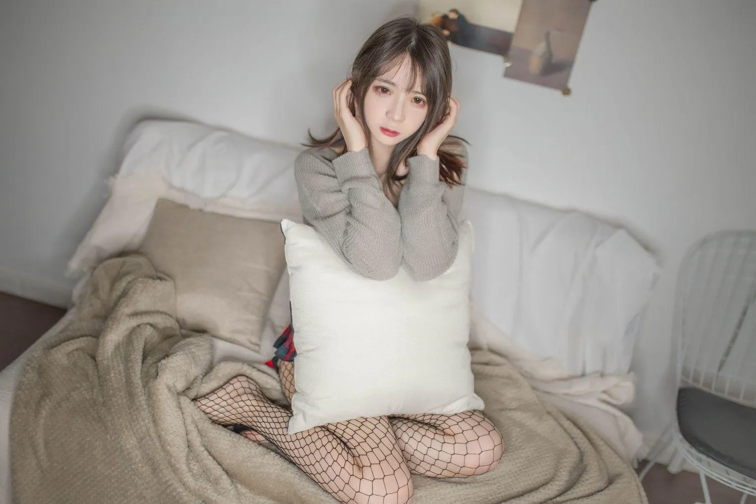 疯猫ss – NO.05 05个人写真集（2套）-02. 半胸毛衣 [25P]插图2
