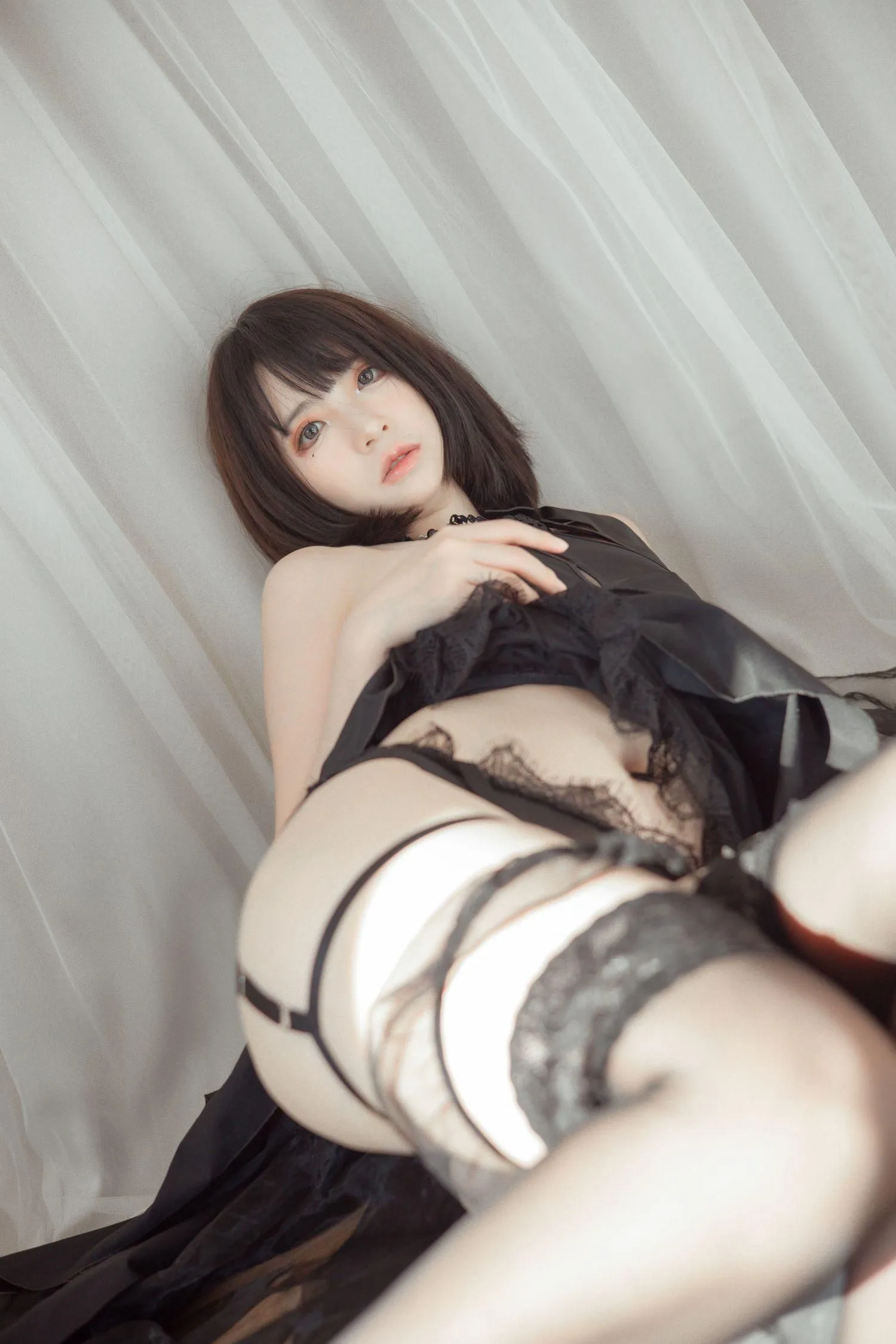 疯猫ss – NO.81 民宿黑裙 [40P]插图1