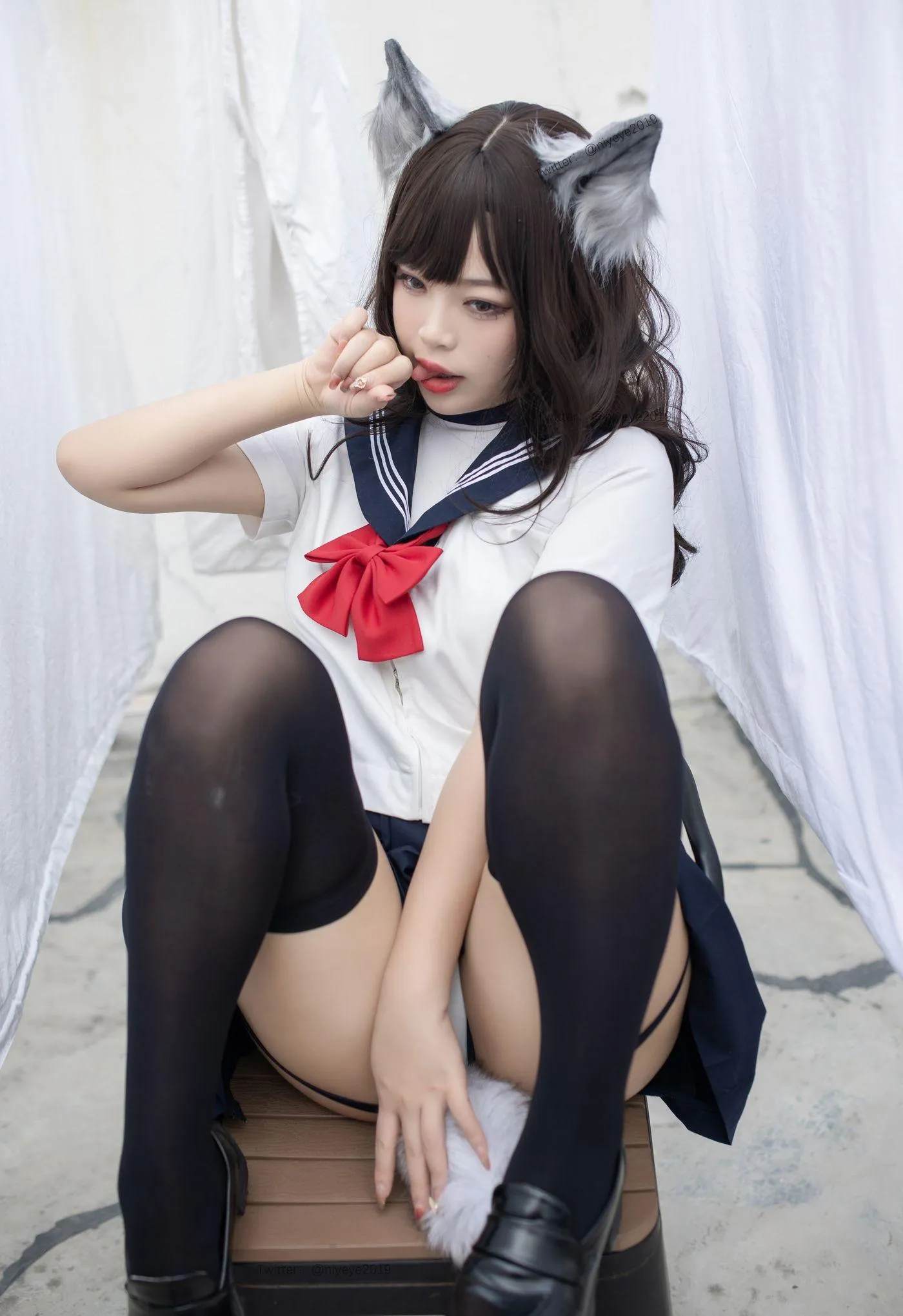 白烨烨 – NO.47 魅惑狼姐姐-室外 [63P]插图1