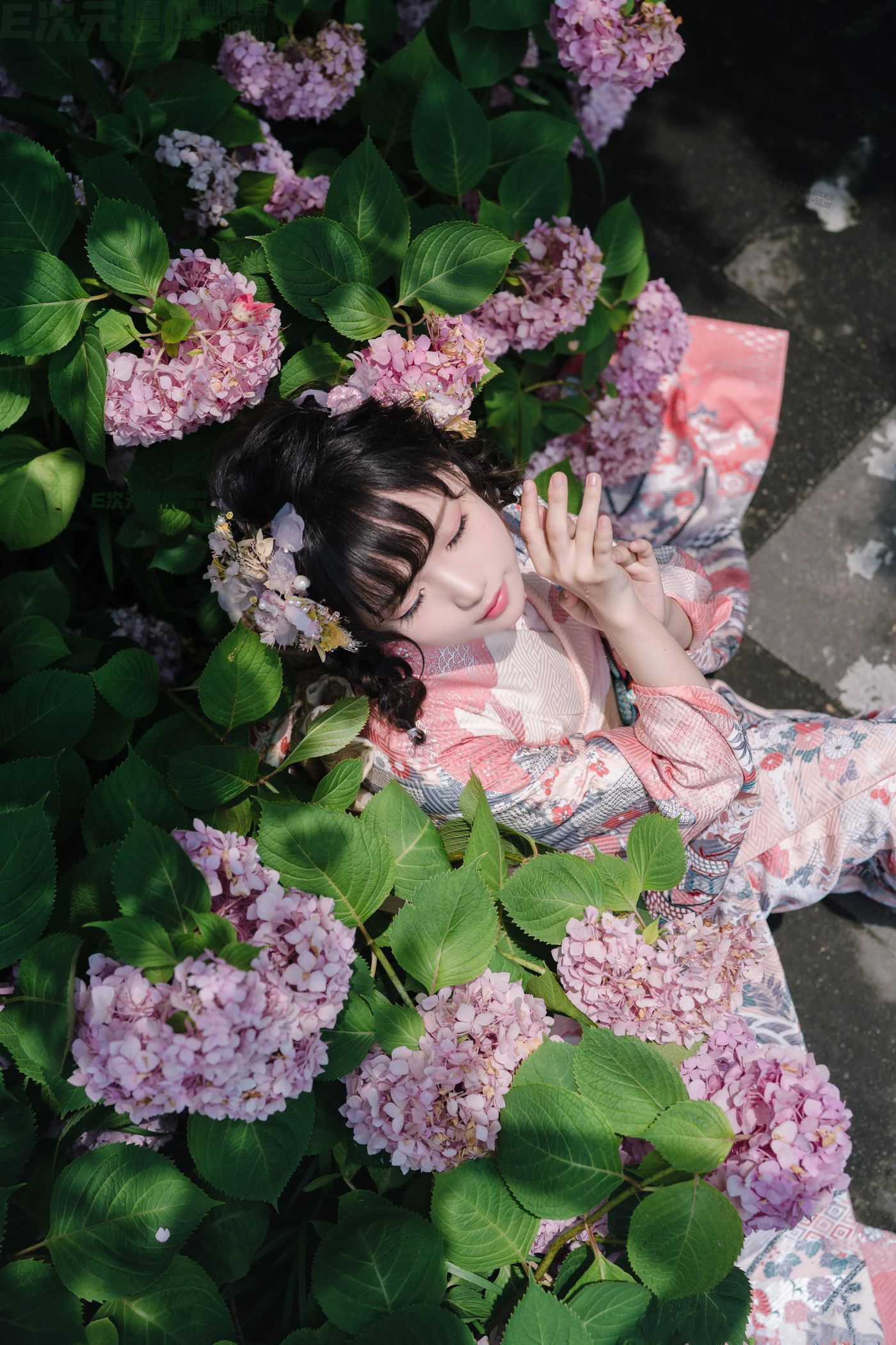 花柒Hana – NO.08 绣球花和服 [18P]插图7
