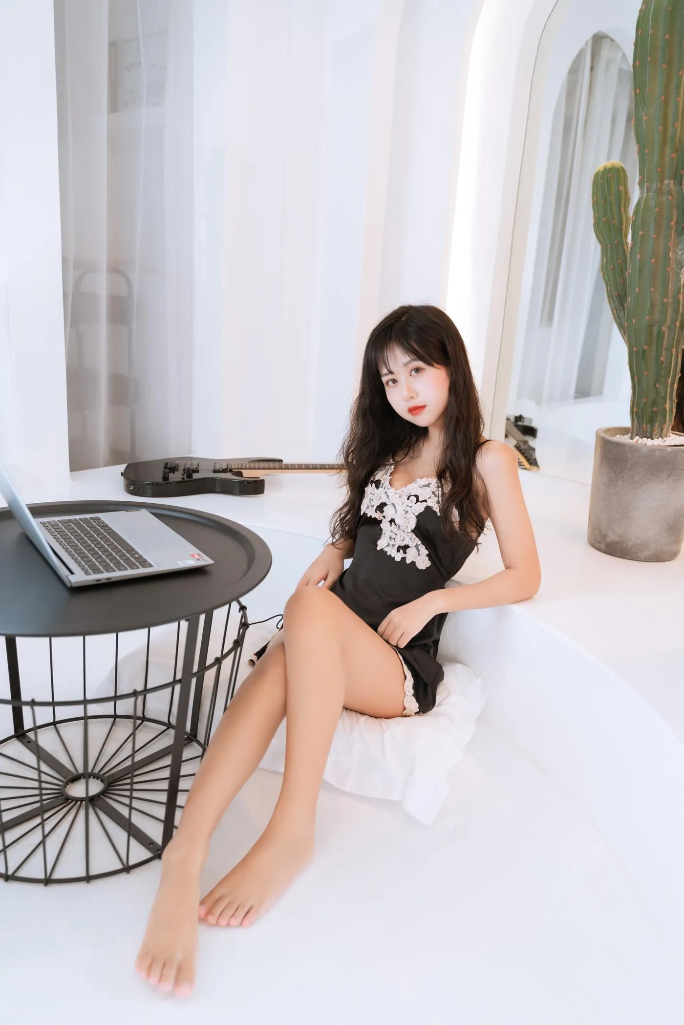 萌芽儿o0 – NO.17 吊带睡衣 [12P]插图1