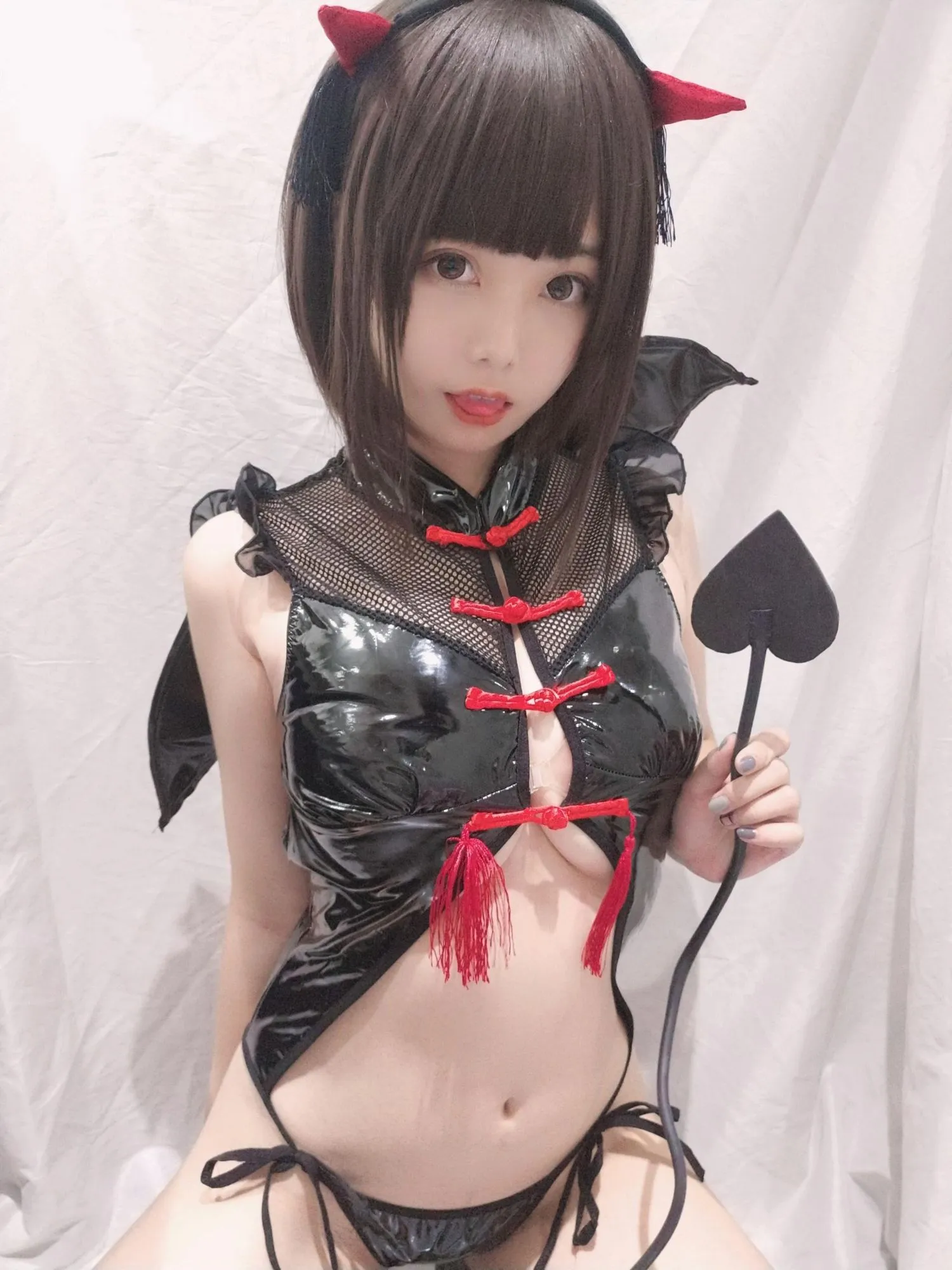 蜜汁猫裘 NO.023 小恶魔自拍 [28P]插图