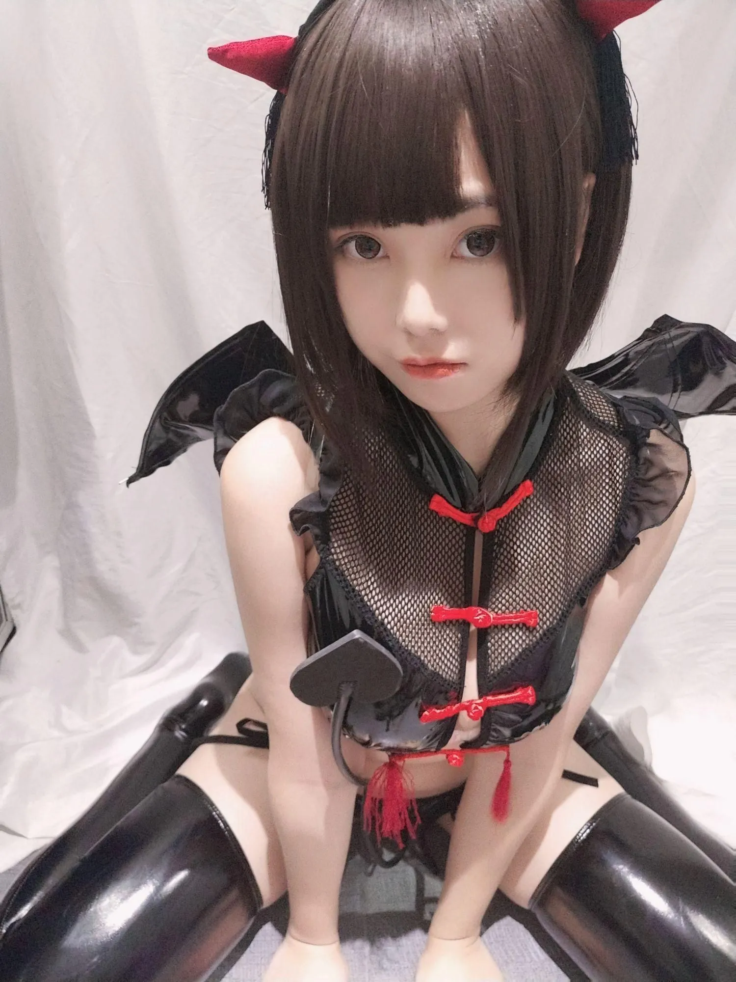 蜜汁猫裘 NO.023 小恶魔自拍 [28P]插图2