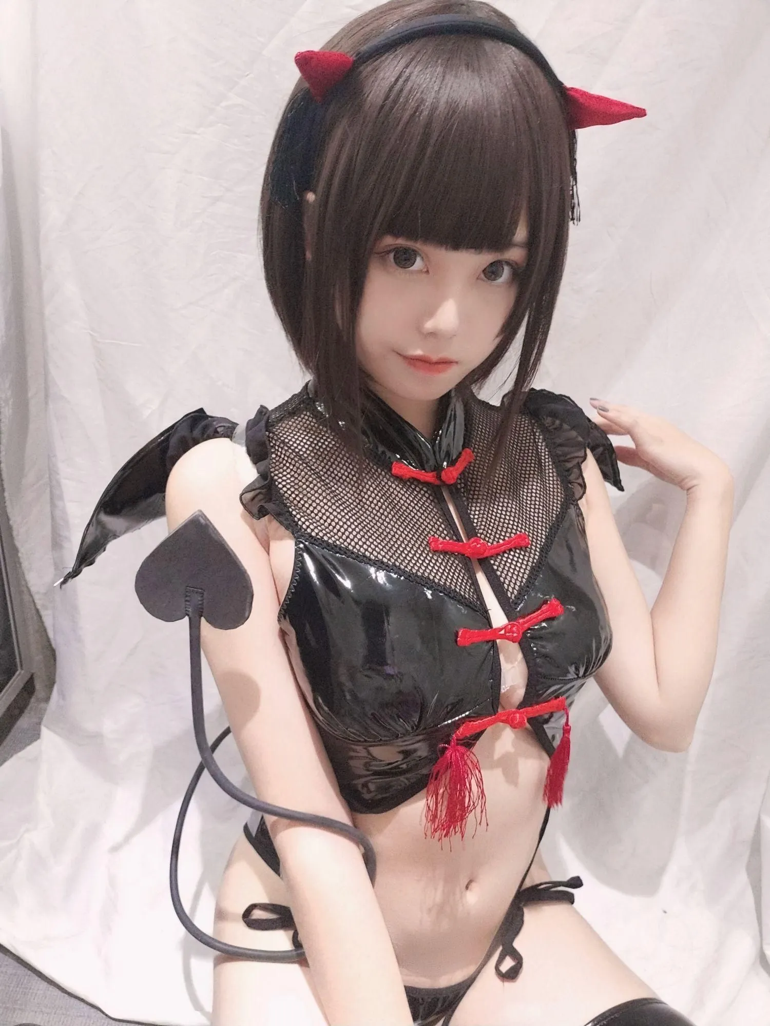 蜜汁猫裘 NO.023 小恶魔自拍 [28P]插图4
