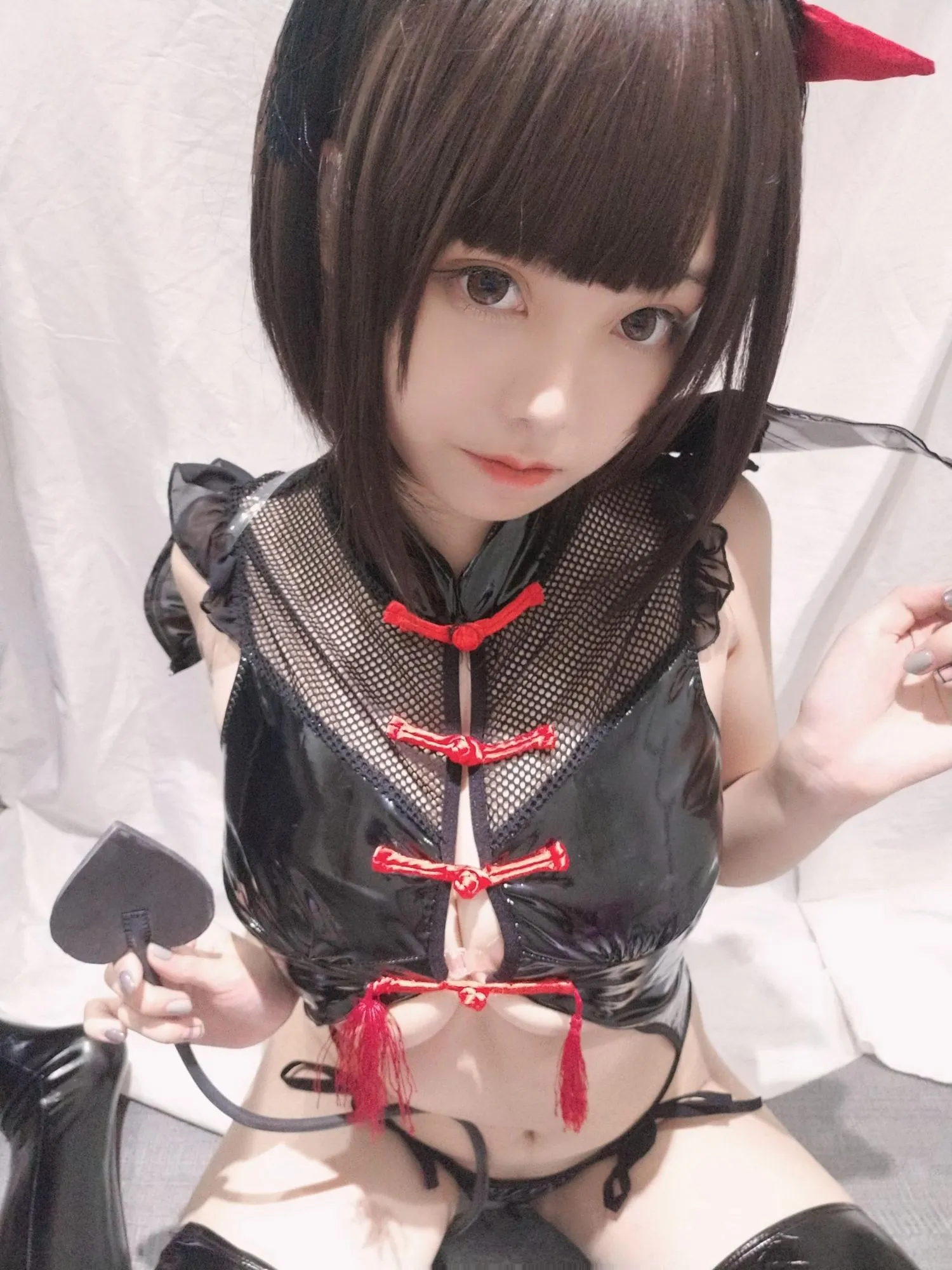 蜜汁猫裘 NO.023 小恶魔自拍 [28P]插图8