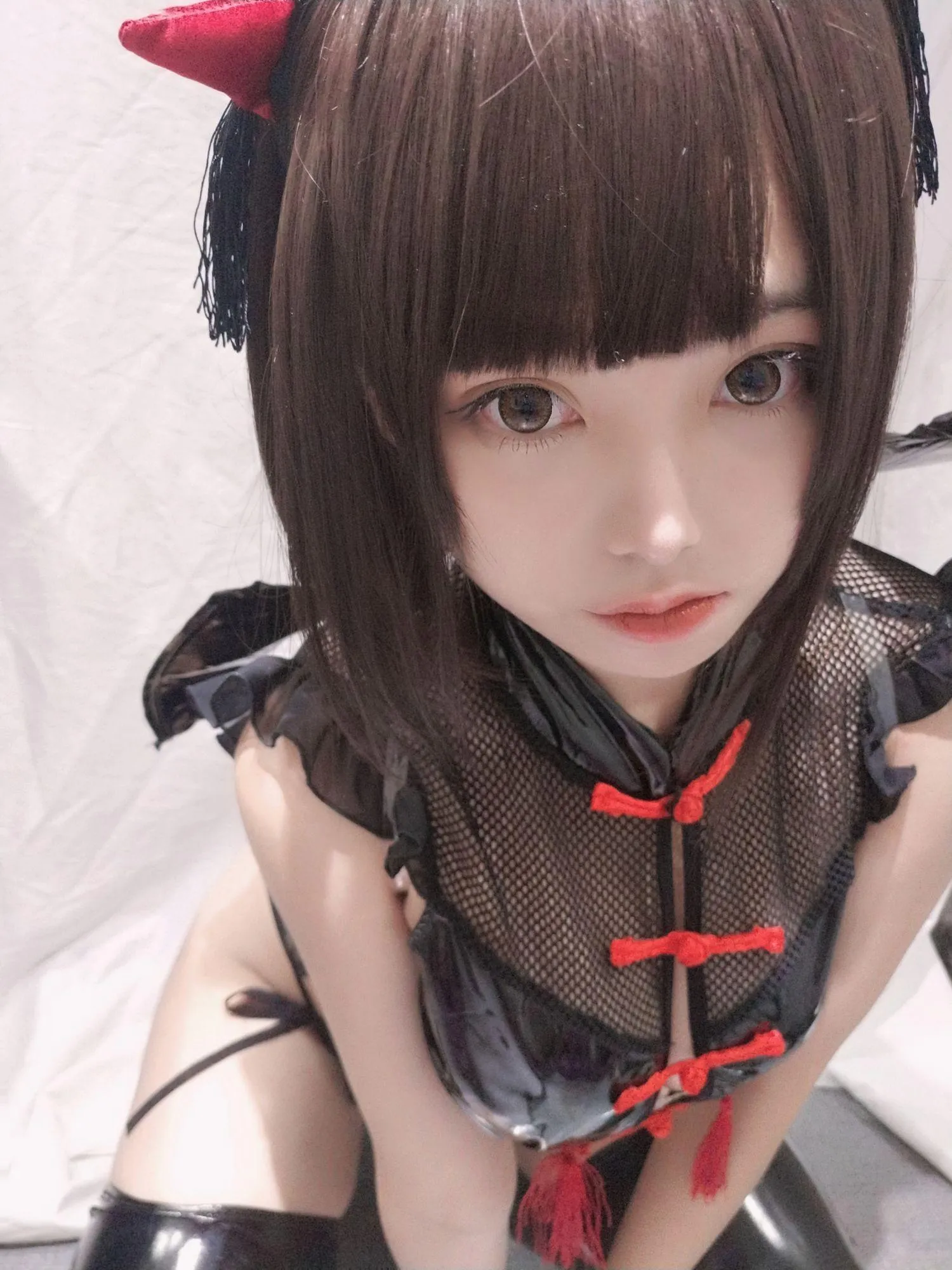 蜜汁猫裘 NO.023 小恶魔自拍 [28P]插图2