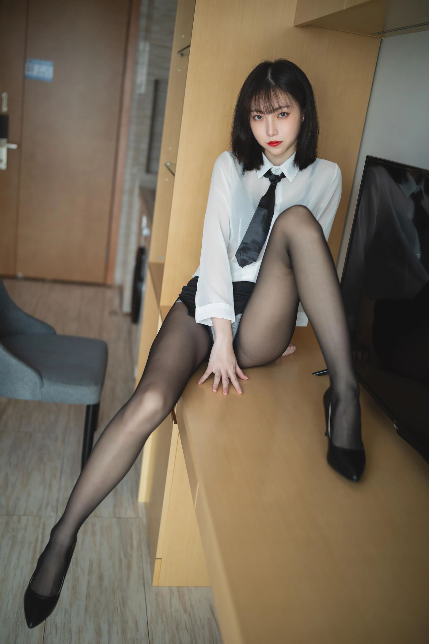 许岚LAN – NO.02 OL制服 [41P]插图7