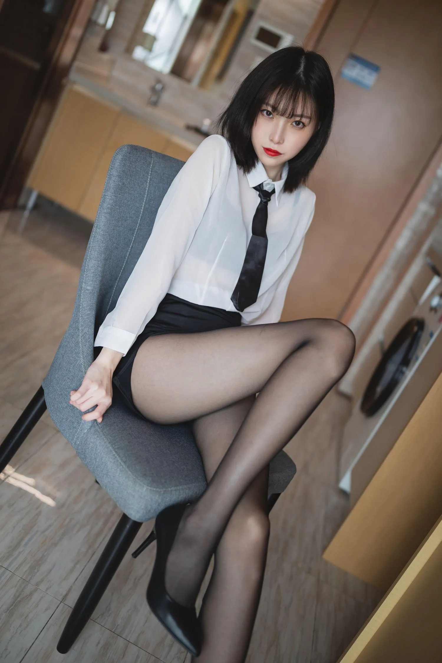 许岚LAN – NO.02 OL制服 [41P]插图7