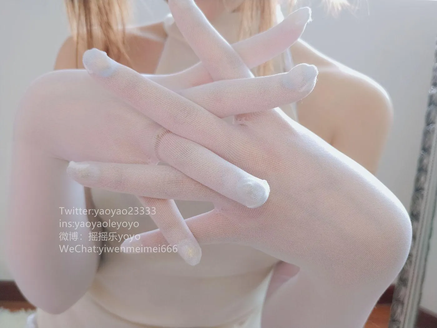 摇摇乐yoyo – NO.22 2019.04月福利-袜-手套三色3 [19P]插图6