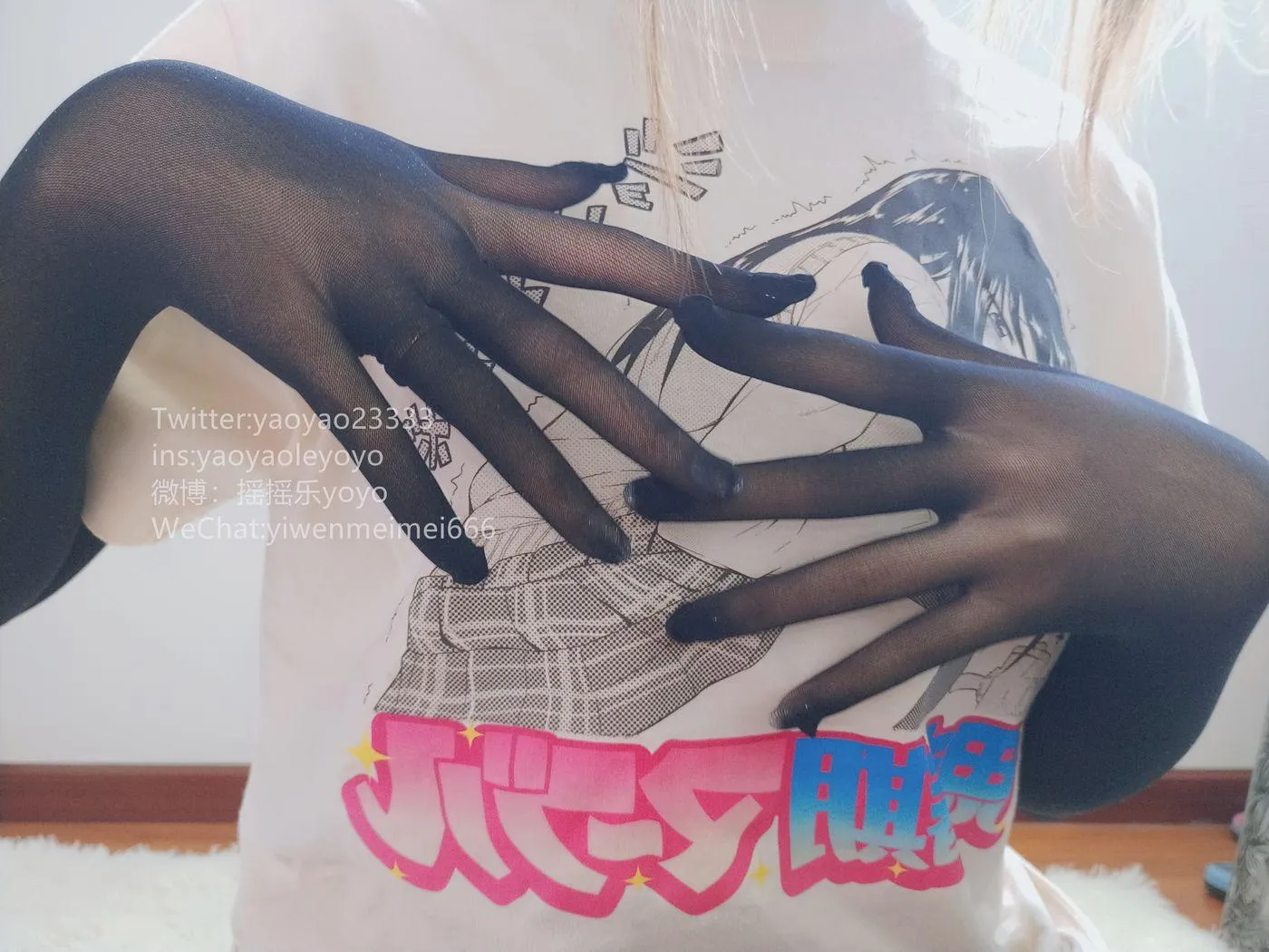 摇摇乐yoyo – NO.22 2019.04月福利-袜-手套三色3 [19P]插图9