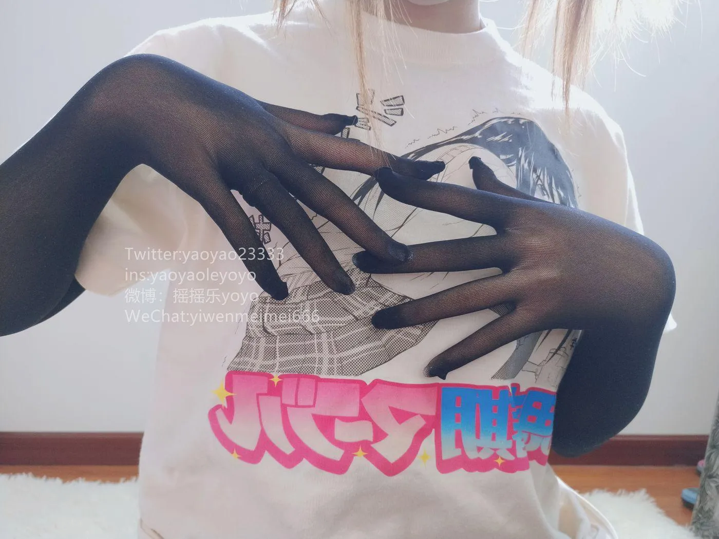 摇摇乐yoyo – NO.22 2019.04月福利-袜-手套三色3 [19P]插图