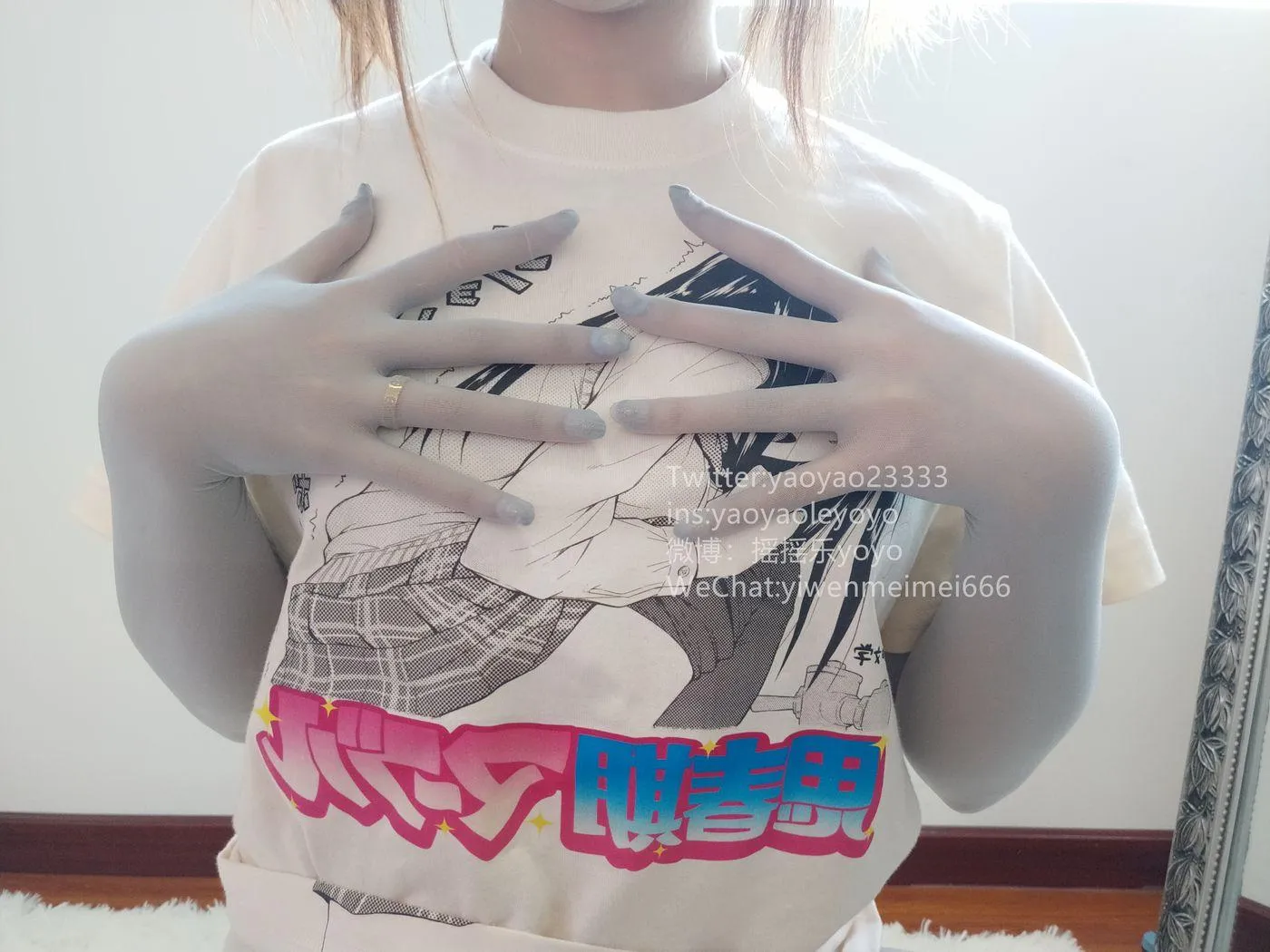 摇摇乐yoyo – NO.22 2019.04月福利-袜-手套三色3 [19P]插图6