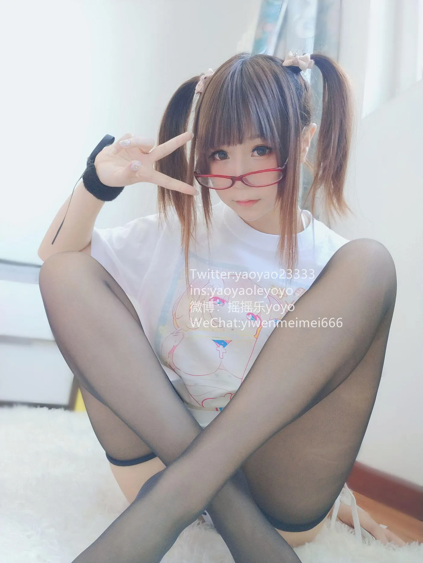 摇摇乐yoyo – NO.22 2019.04月福利-袜-灰白黑过膝三色1 [17P]插图1