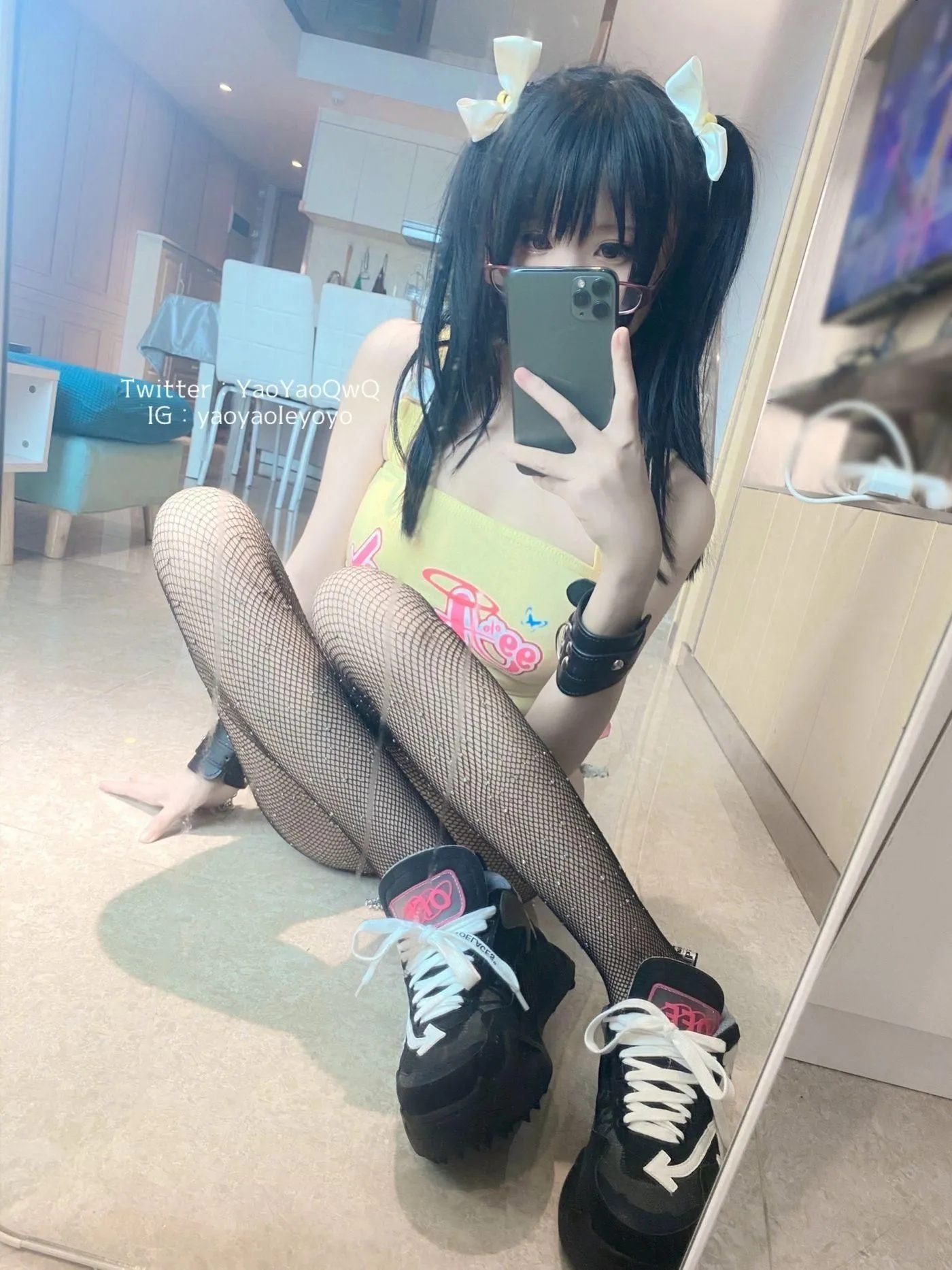摇摇乐yoyo – NO.32 fantia 8月会员合集-11 まず自分撮りを見る…… (2021-8.23) [25P]插图4