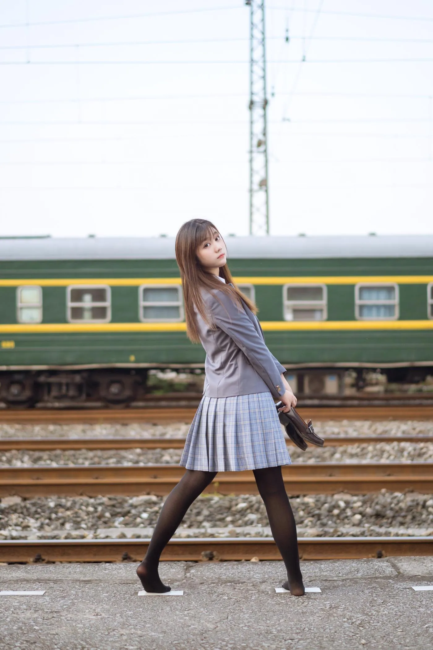 镜酱 – NO.09 私奔 制服 [30P]插图6