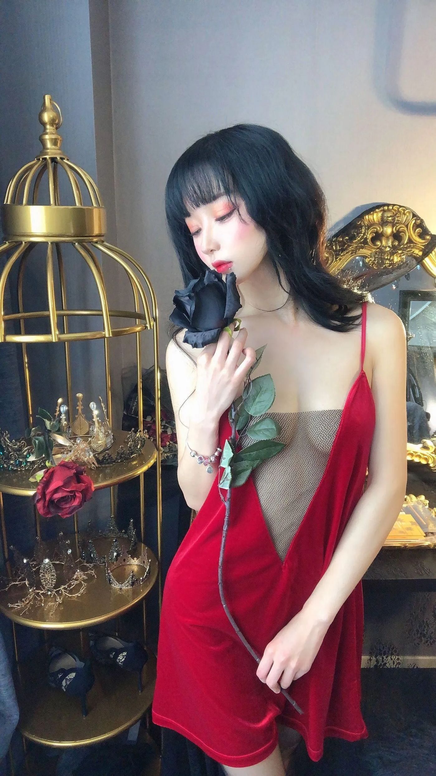 阿包也是兔娘 – NO.44 红丝绒睡衣 [18P]插图4