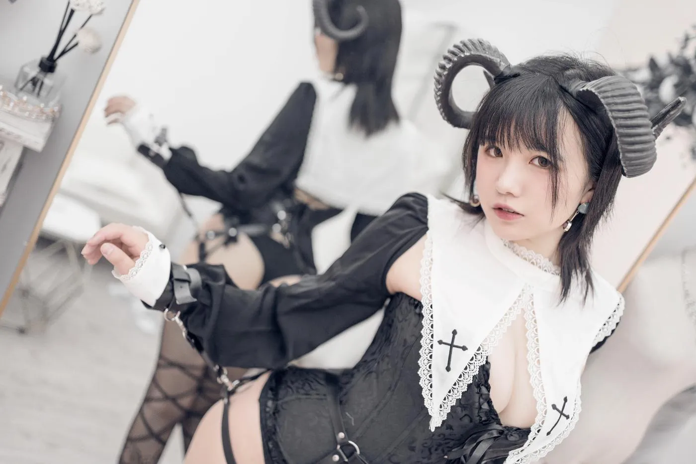 阿半今天很开心 – NO.12 束缚恶魔 [34P]插图1
