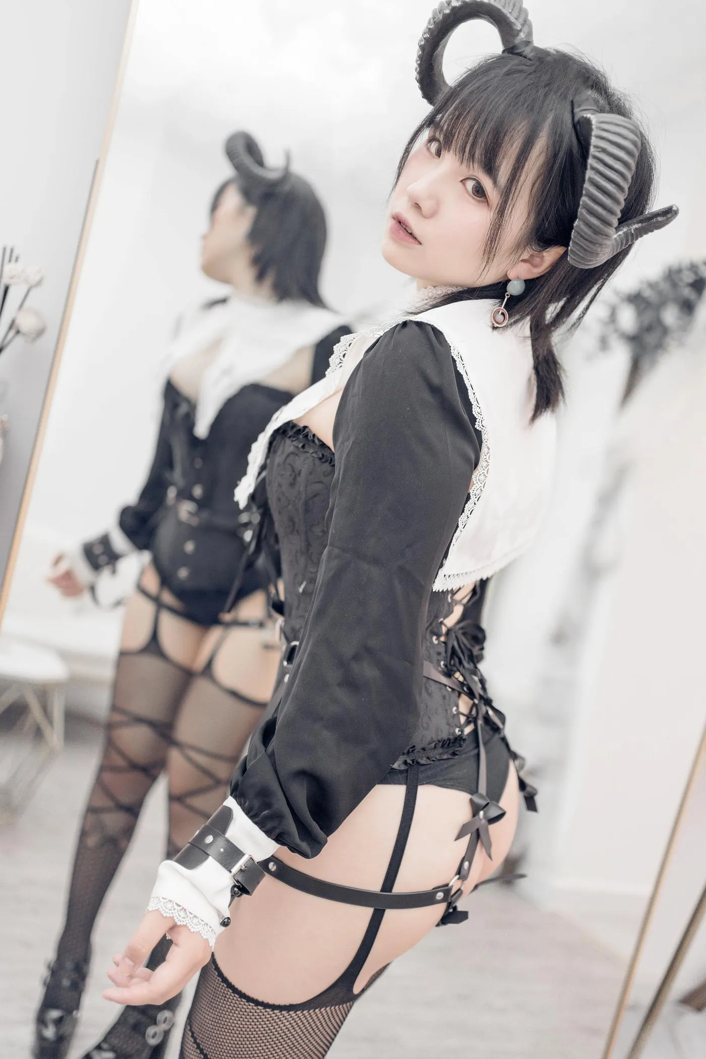 阿半今天很开心 – NO.12 束缚恶魔 [34P]插图