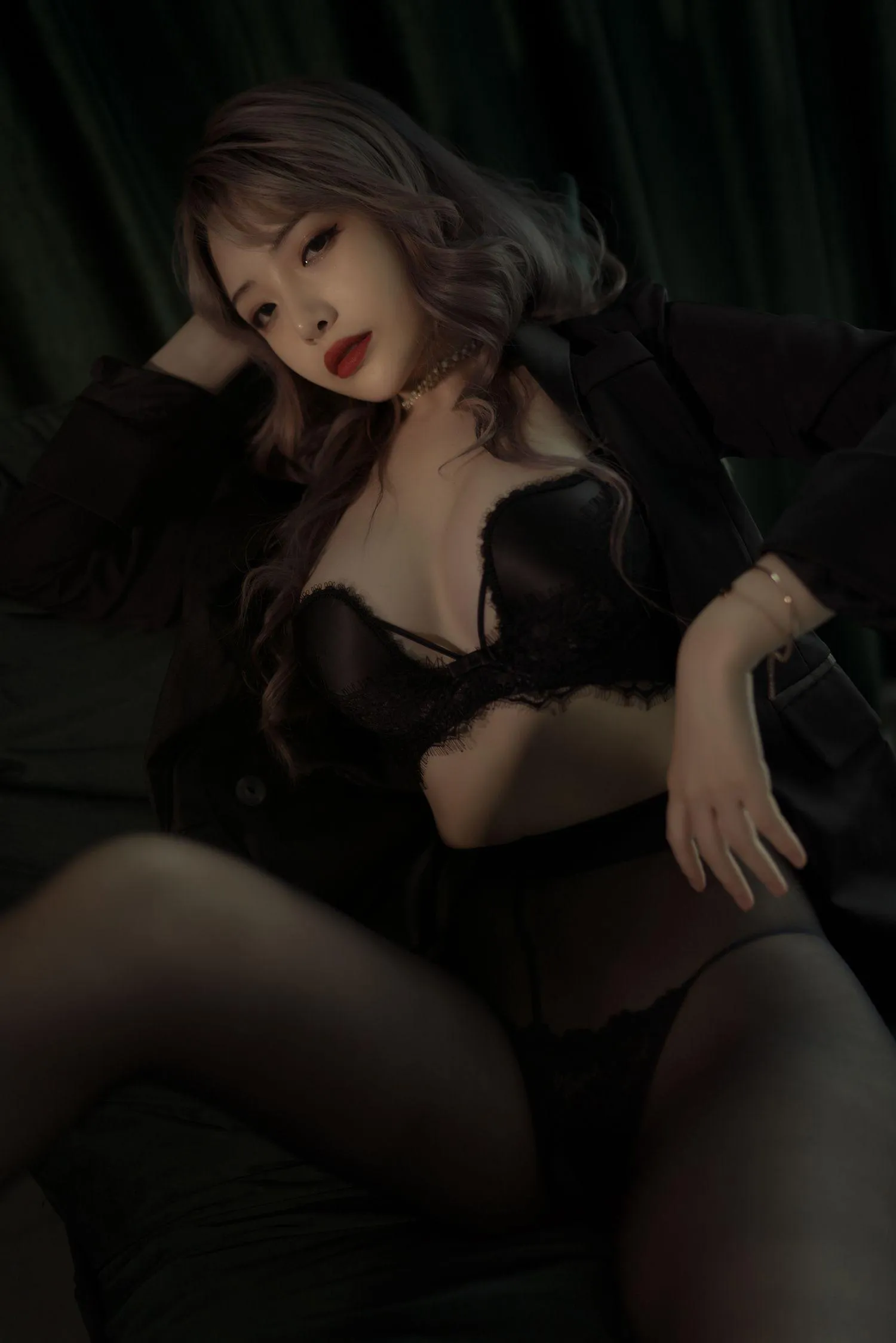 雯妹不讲道理 – NO.44 10月自拍套餐-10月自拍图包-西装 [25P]插图