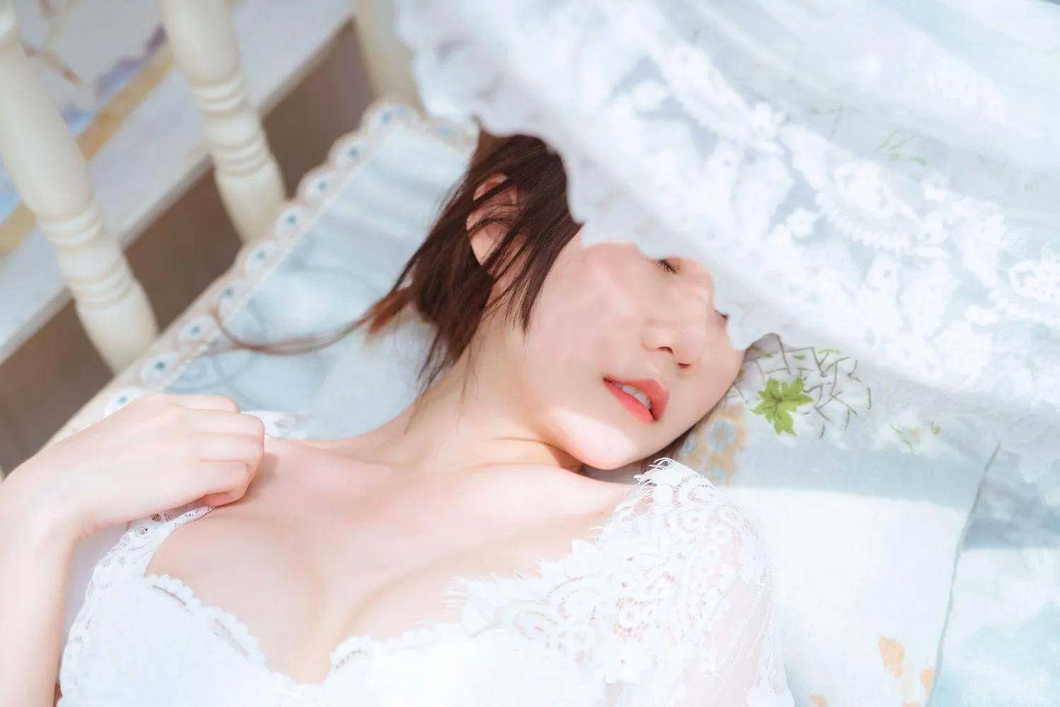 香草喵露露 – NO.03 玻璃房少女 [76P]插图