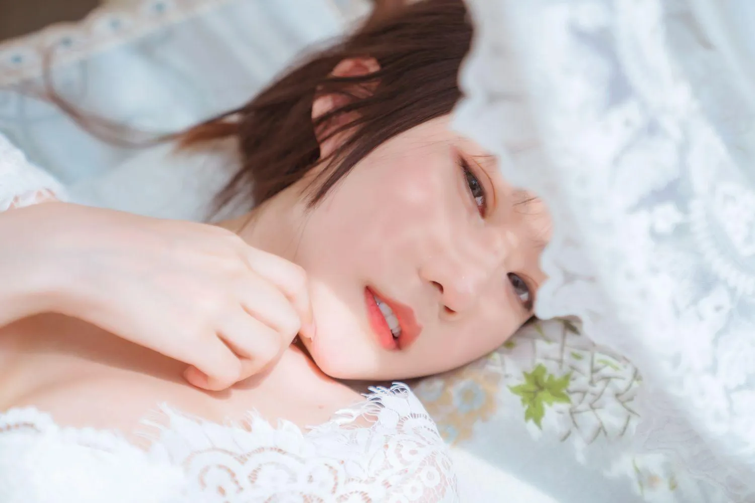 香草喵露露 – NO.03 玻璃房少女 [76P]插图1