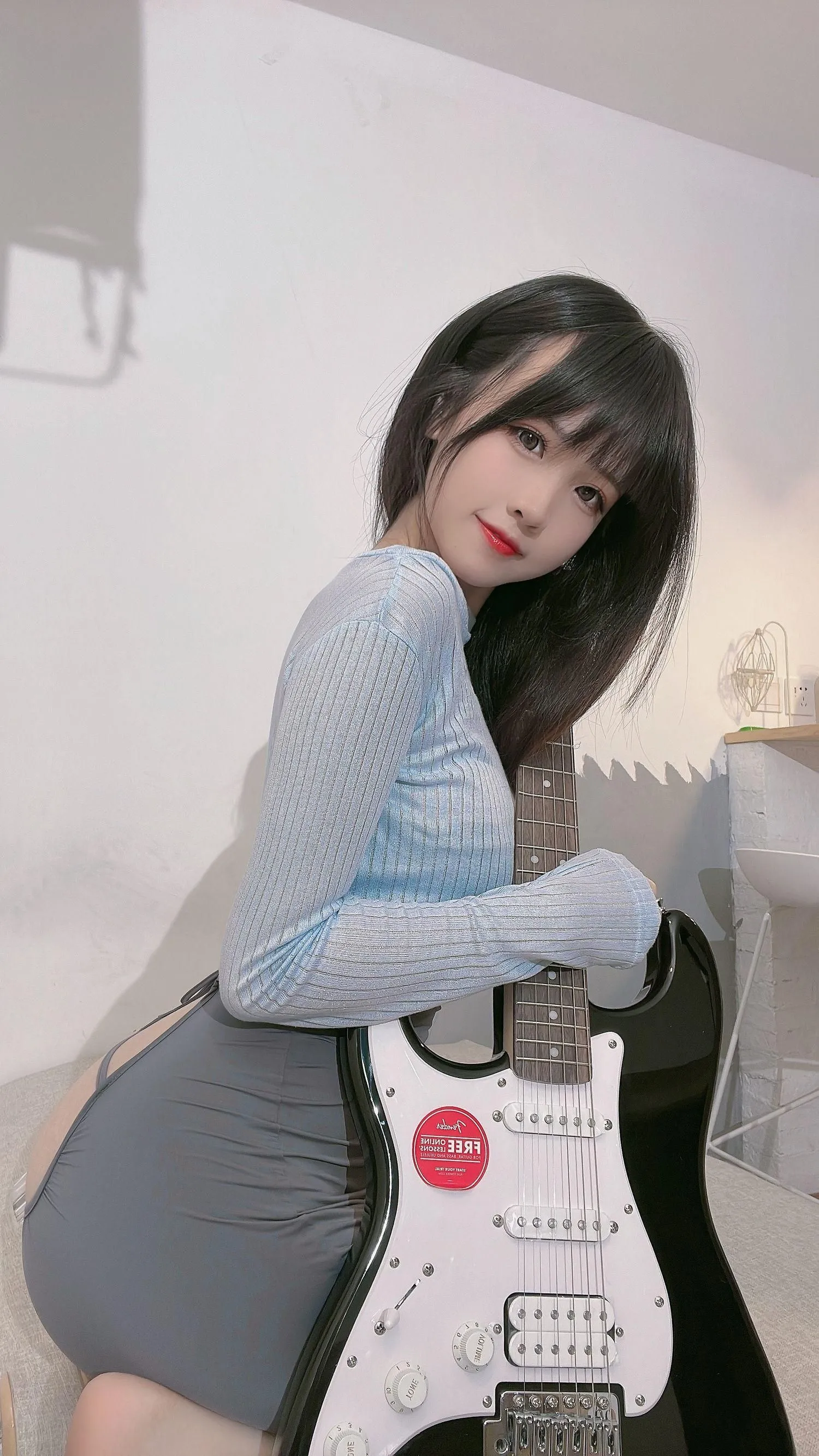 miko酱ww – NO.03 温泉 吉他妹妹 [39P]插图1