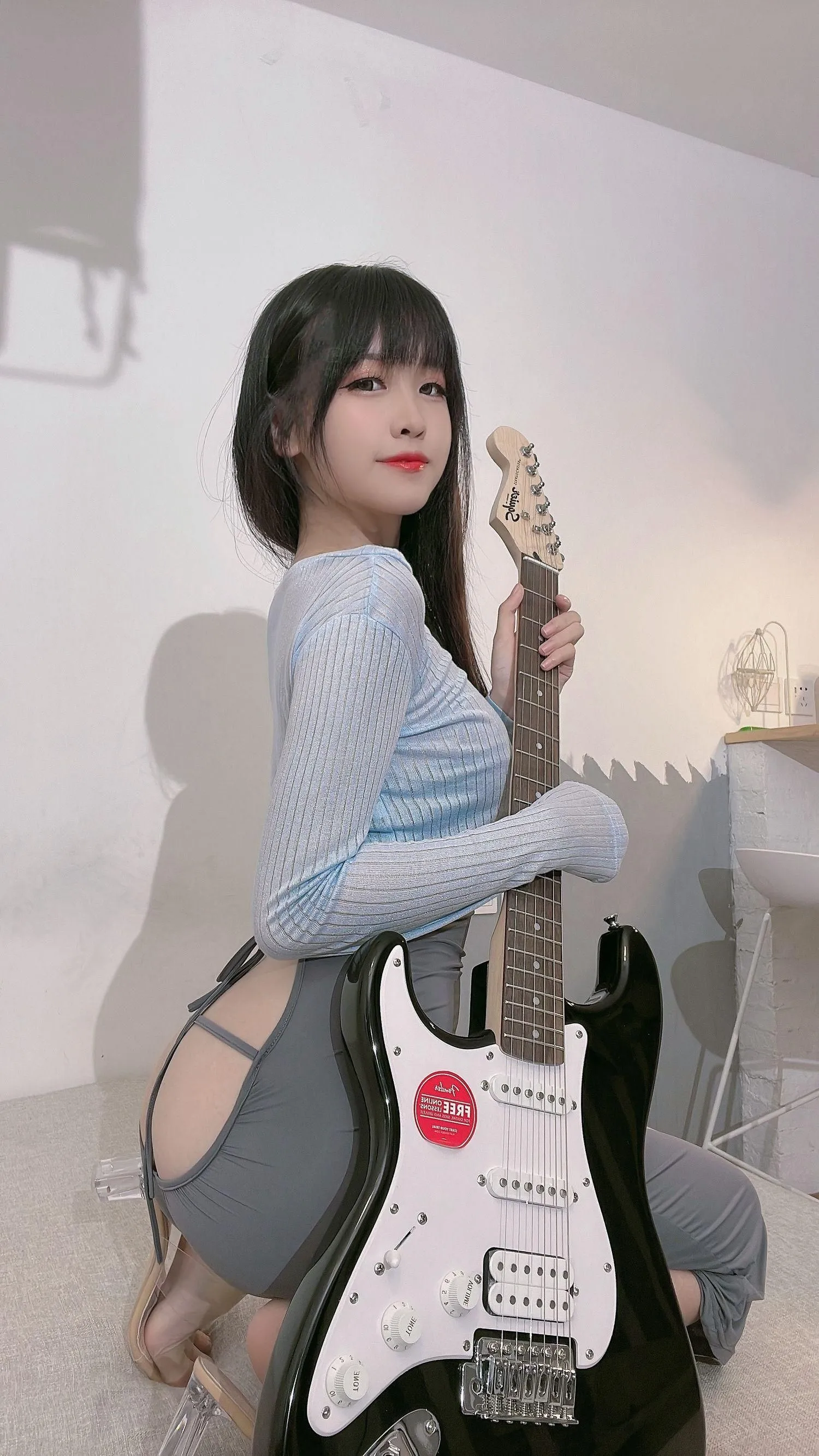 miko酱ww – NO.03 温泉 吉他妹妹 [39P]插图2