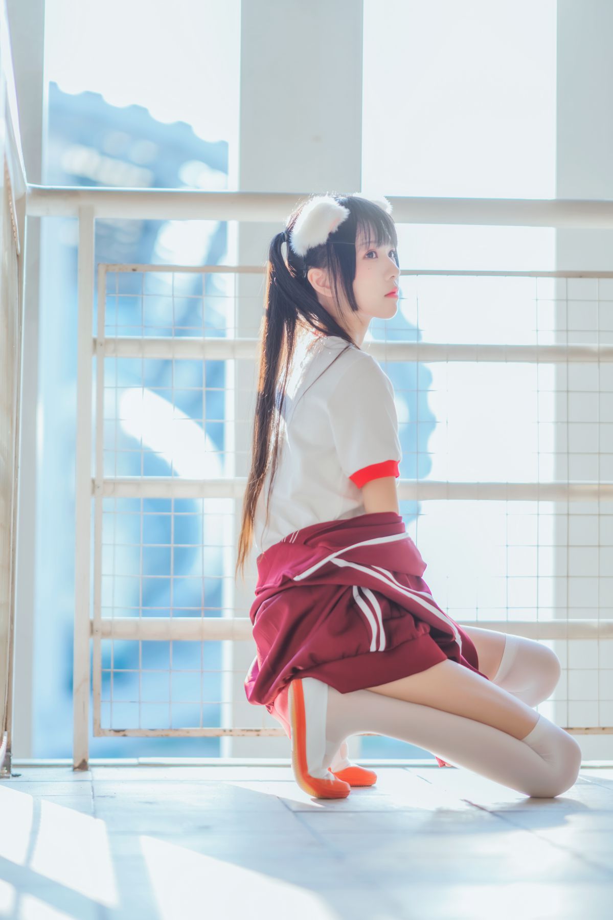 桜桃喵 – 红色体操服插图1