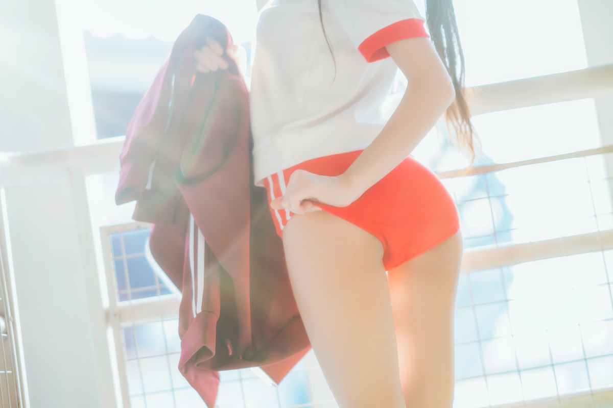 桜桃喵 – 红色体操服插图4