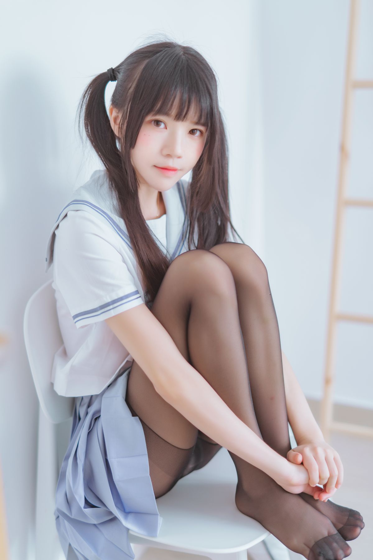 桜桃喵 – 校服黑丝插图1