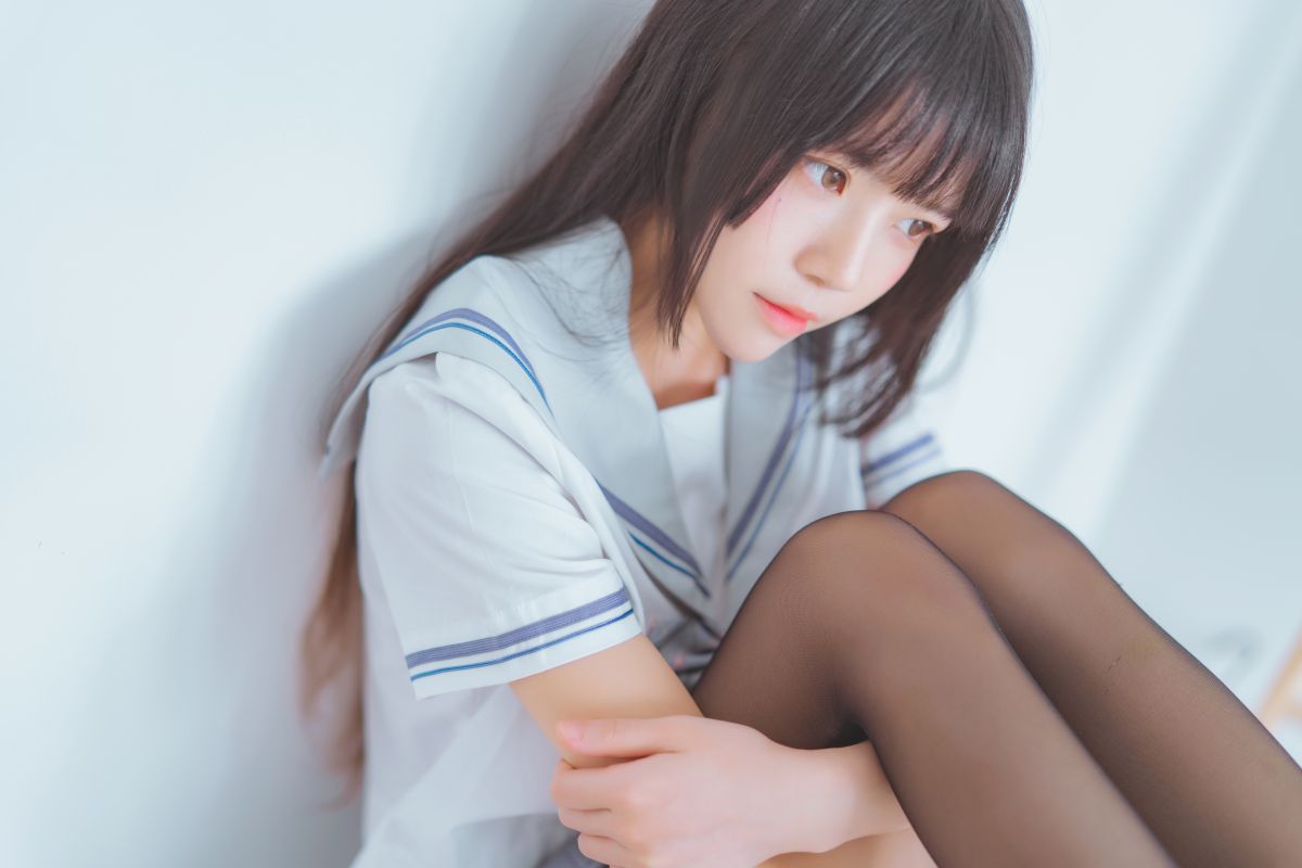 桜桃喵 – 校服黑丝插图3