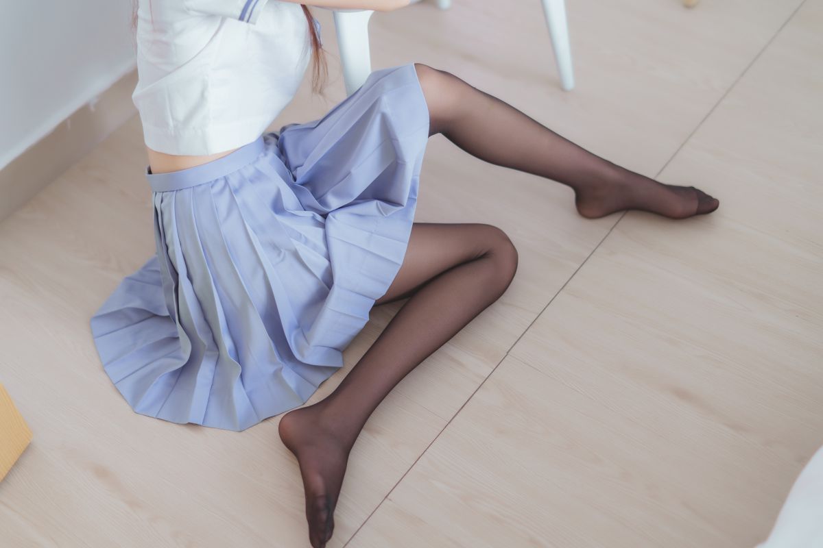 桜桃喵 – 校服黑丝插图5