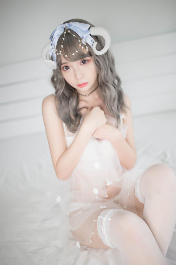 02-疯猫-白内衣插图7