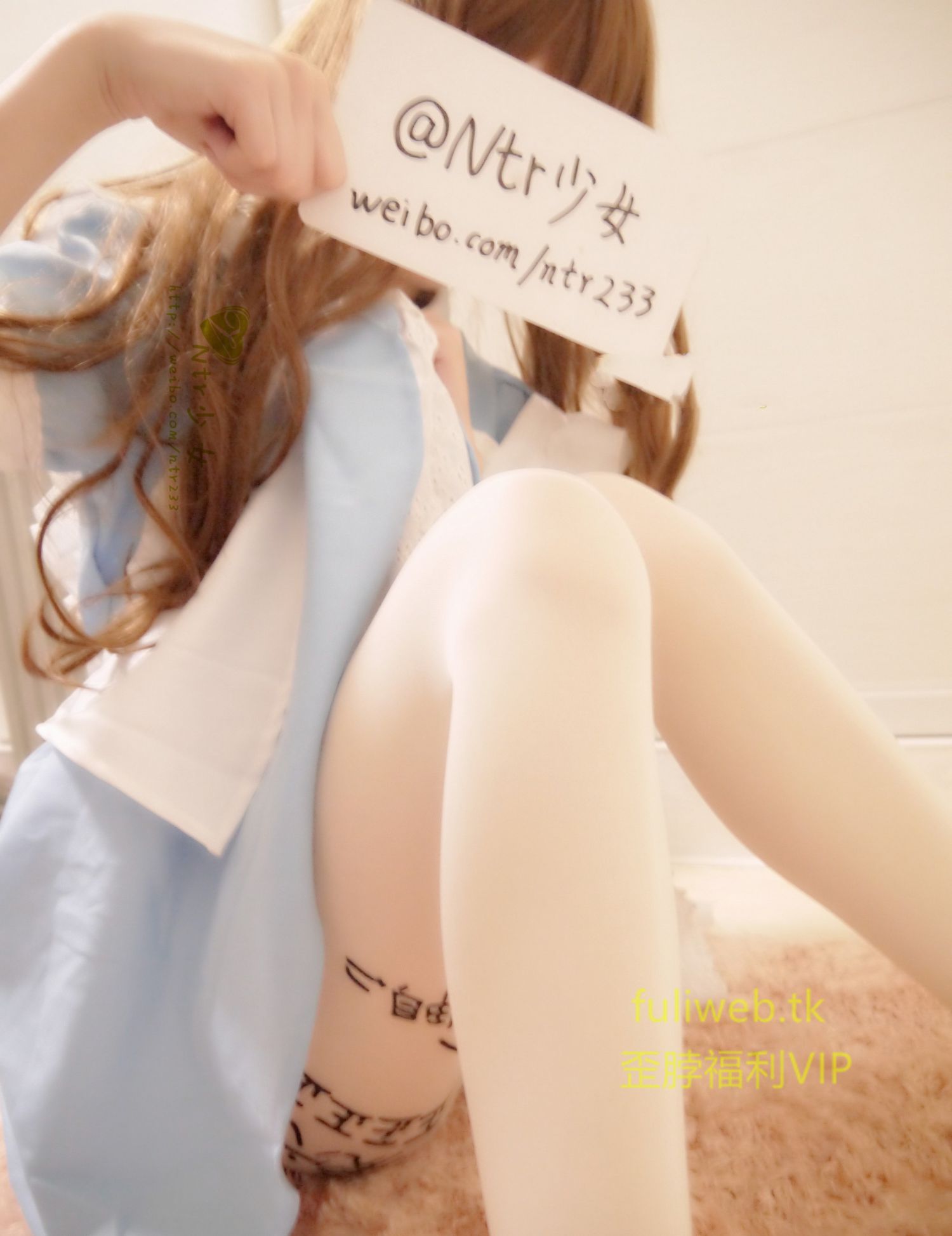 nrt少女-羞耻文字白丝 从下方偷窥不穿内裤的爱丽丝插图3