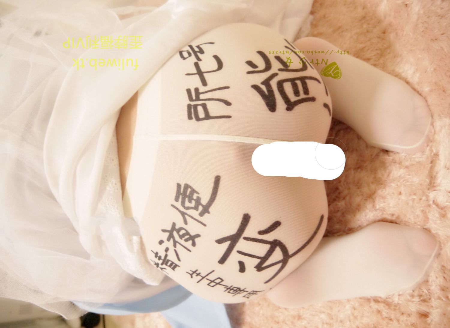 nrt少女-羞耻文字白丝 从下方偷窥不穿内裤的爱丽丝插图2