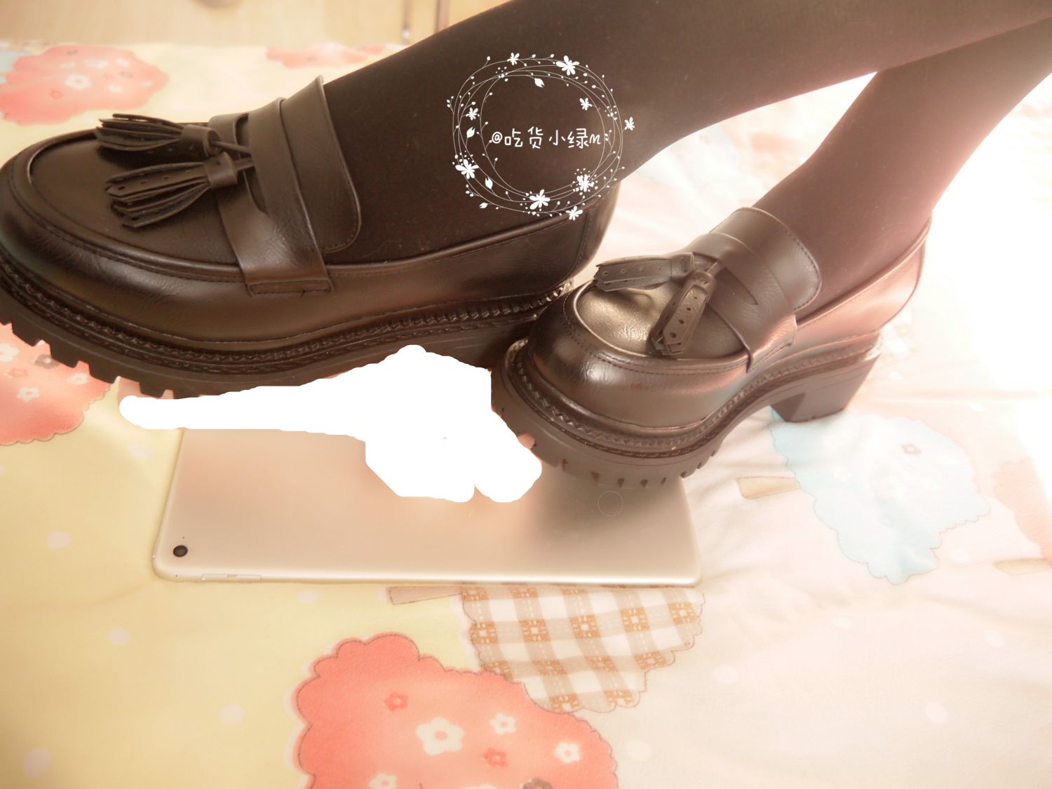 nrt少女-无内黑色打底裤校服 M字张腿露白虎 假阳具遮挡引遐想插图5