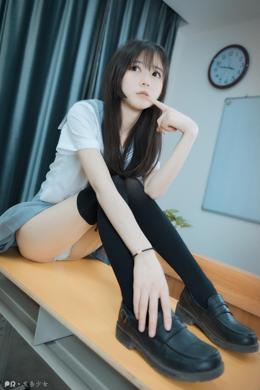 发条少女 – 尾随颜控少女插图5