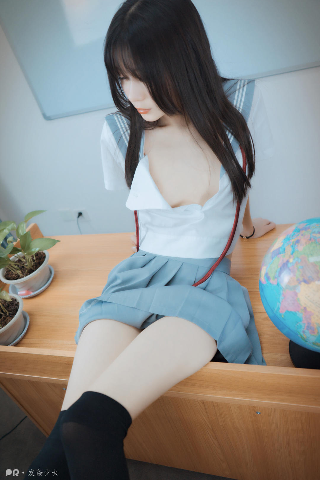 发条少女 – 尾随颜控少女插图1