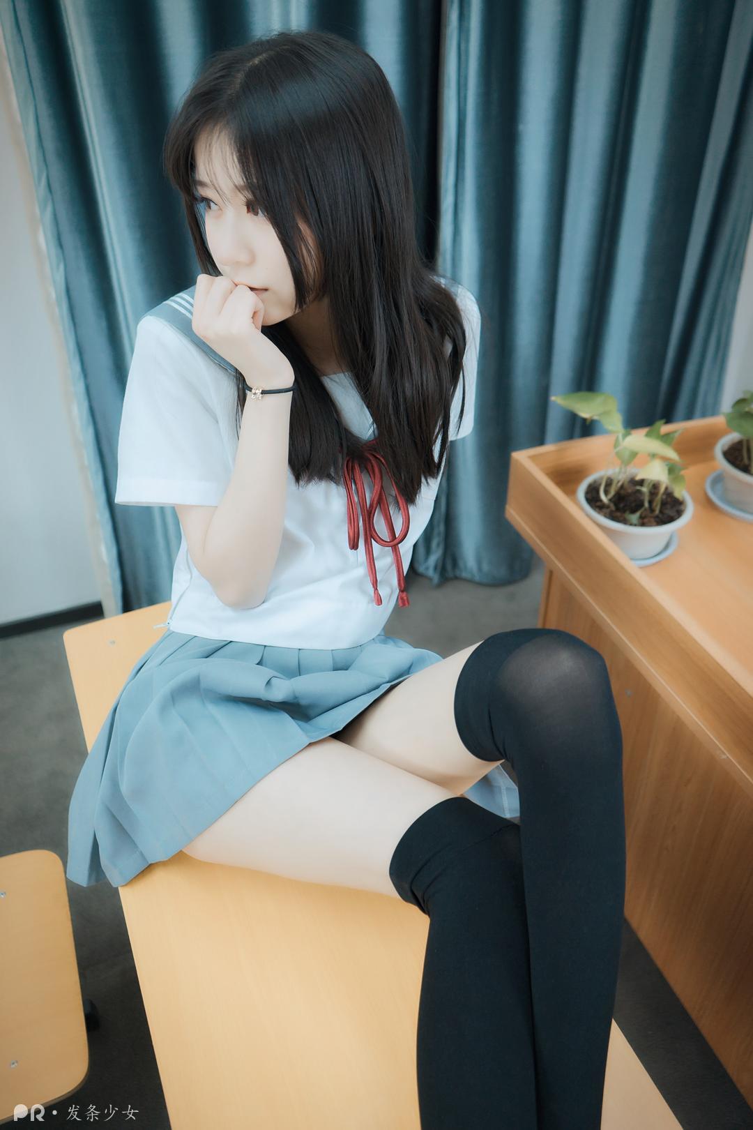 发条少女 – 尾随颜控少女插图3