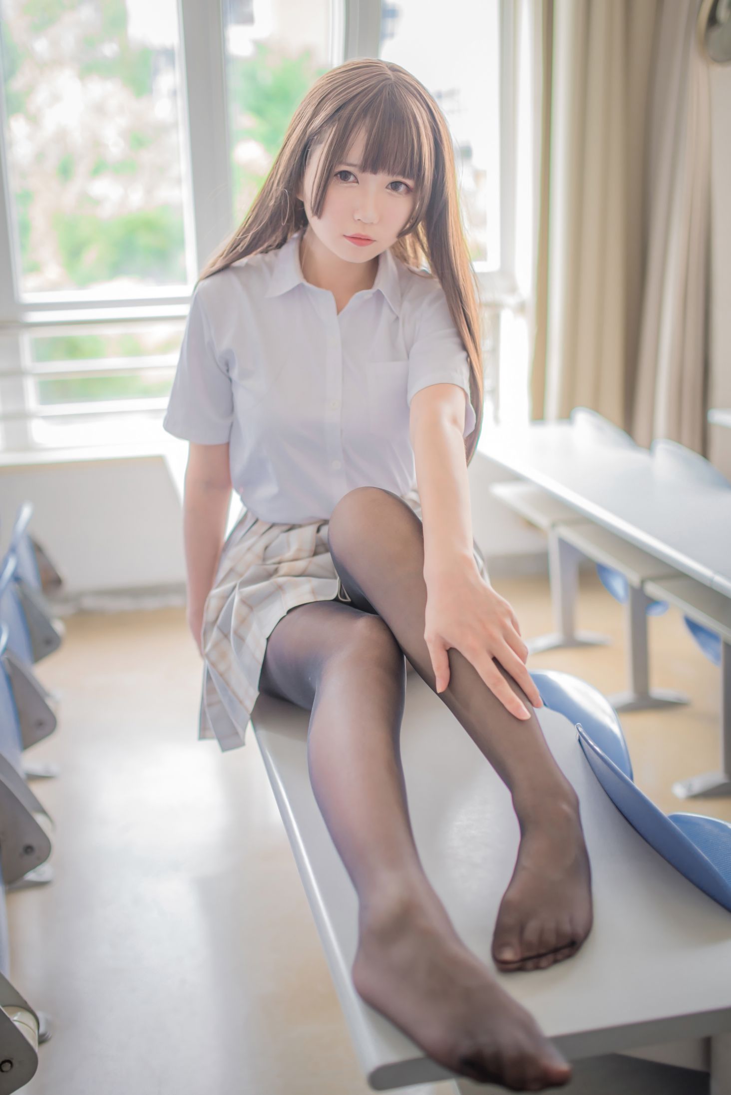 白金Saki- 制服黑丝插图4