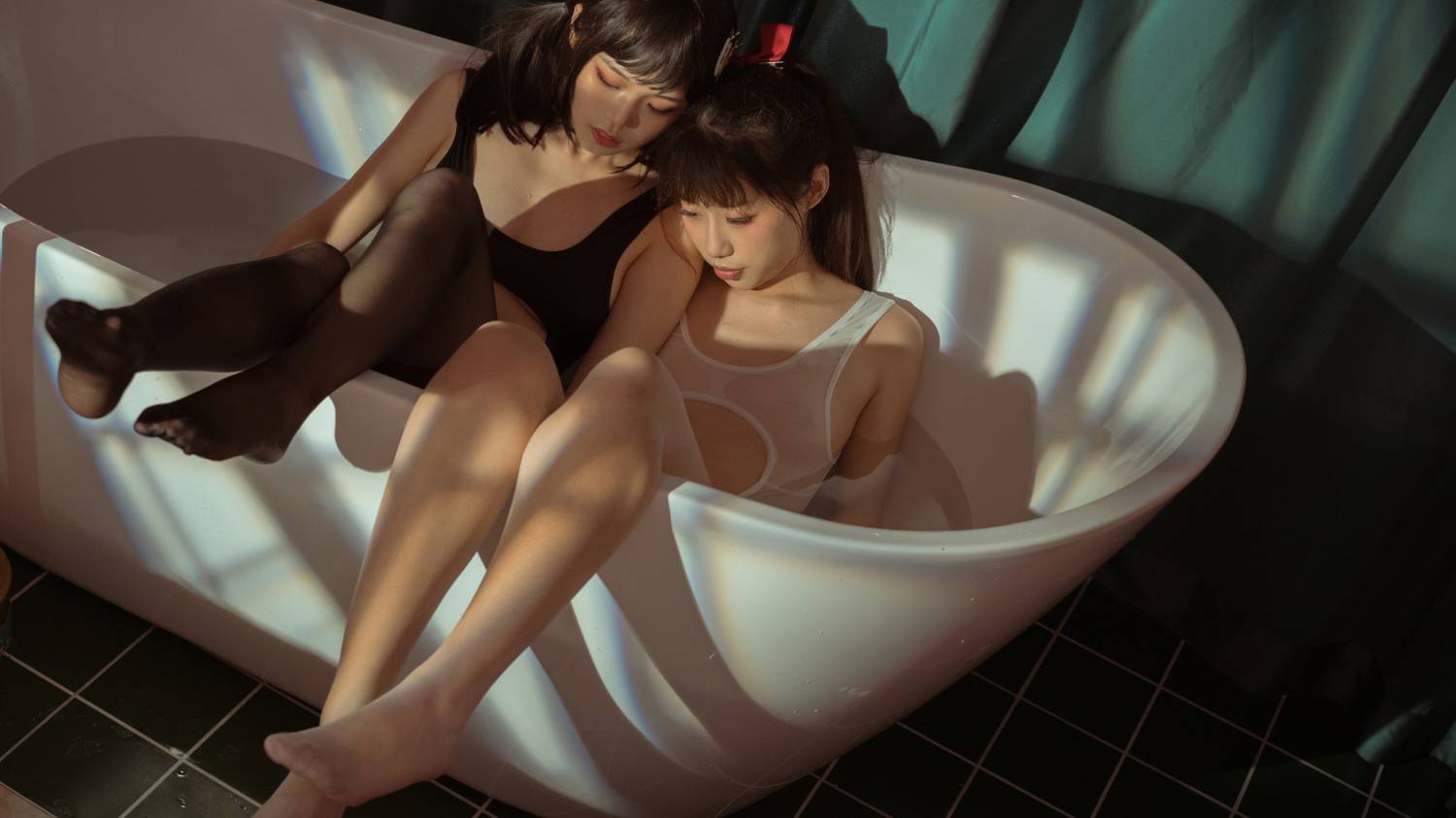 七月喵子-黑白双人浴缸插图6