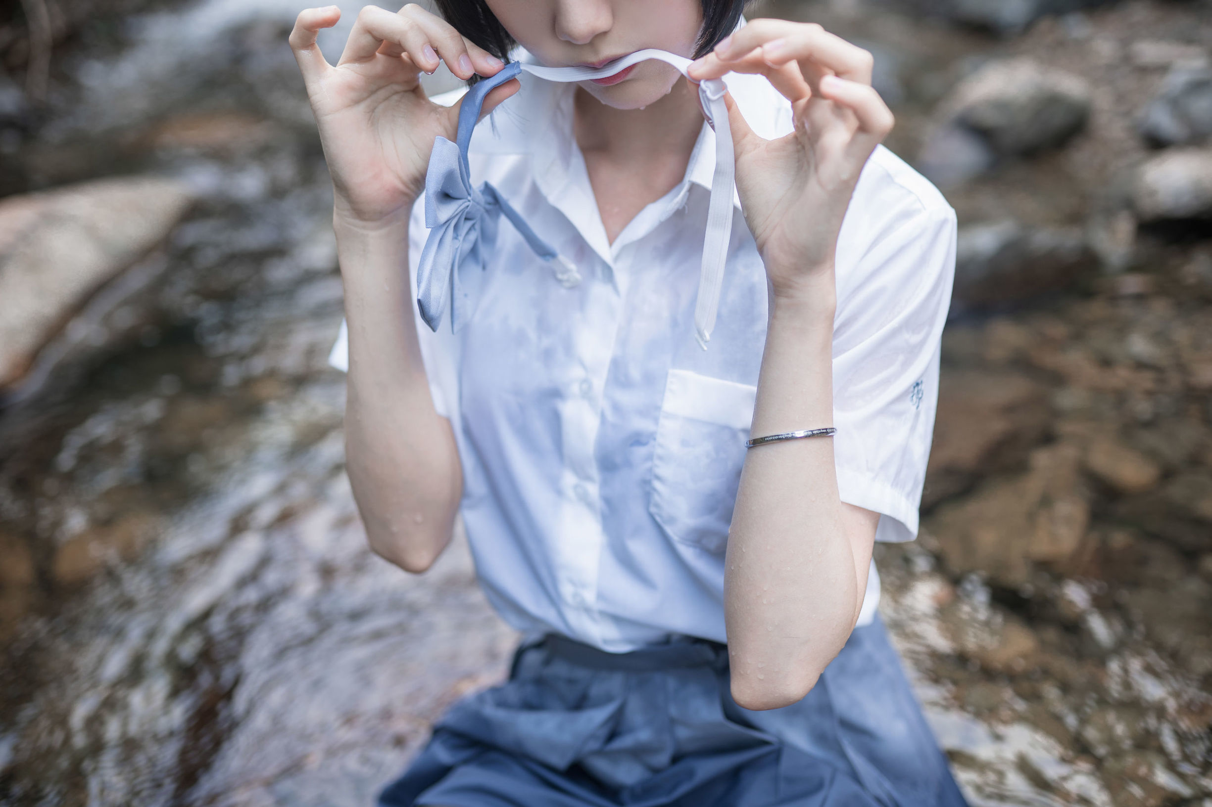 萌系小姐姐木绵绵OwO水色溪边制服插图