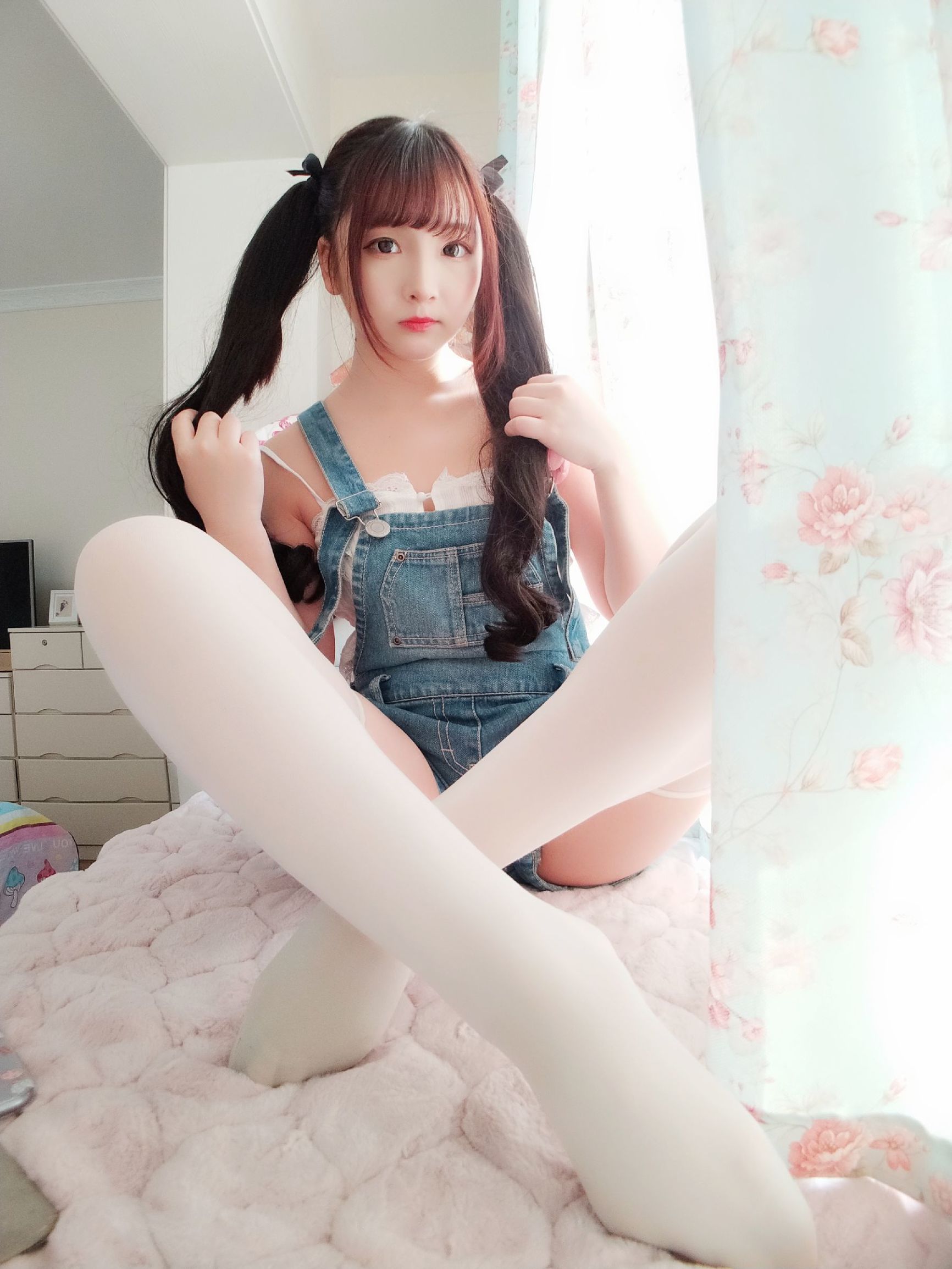 二次元美女古川kagura牛仔吊带短裤插图4