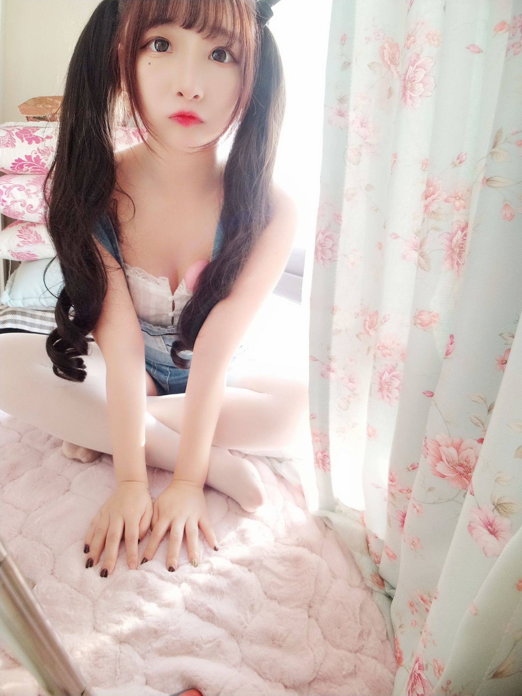 二次元美女古川kagura牛仔吊带短裤插图2