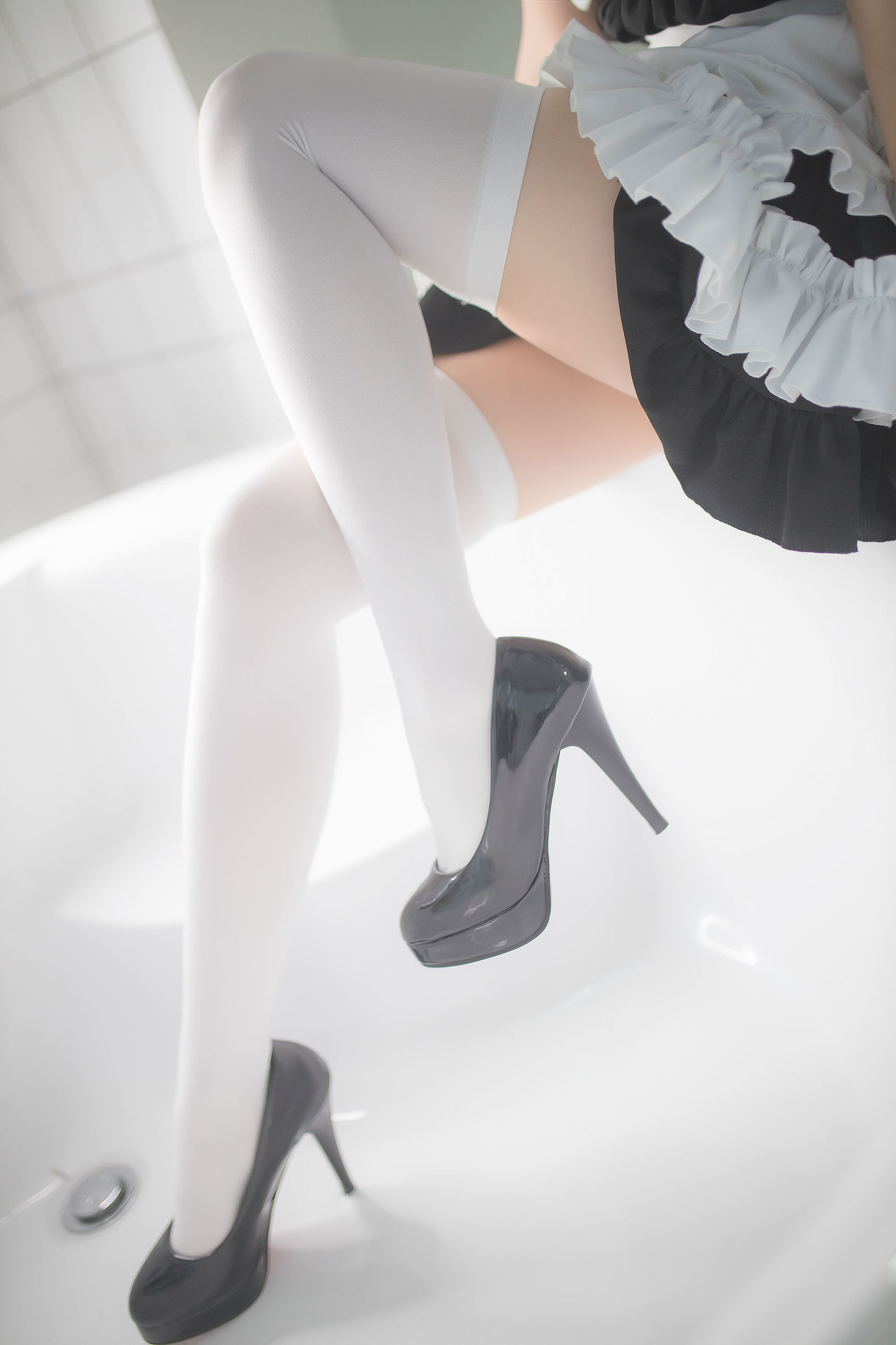 Cos小姐姐雪琪白丝女仆插图3