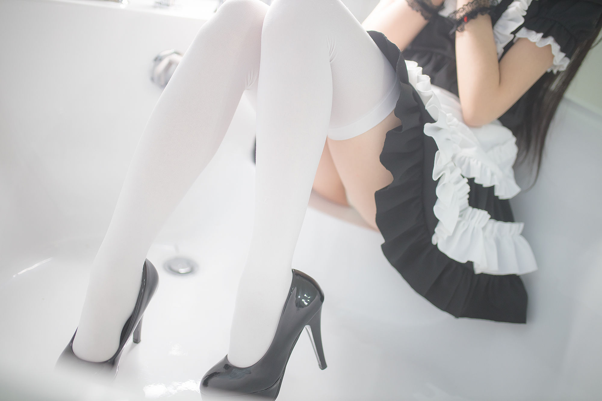 Cos小姐姐雪琪白丝女仆插图8