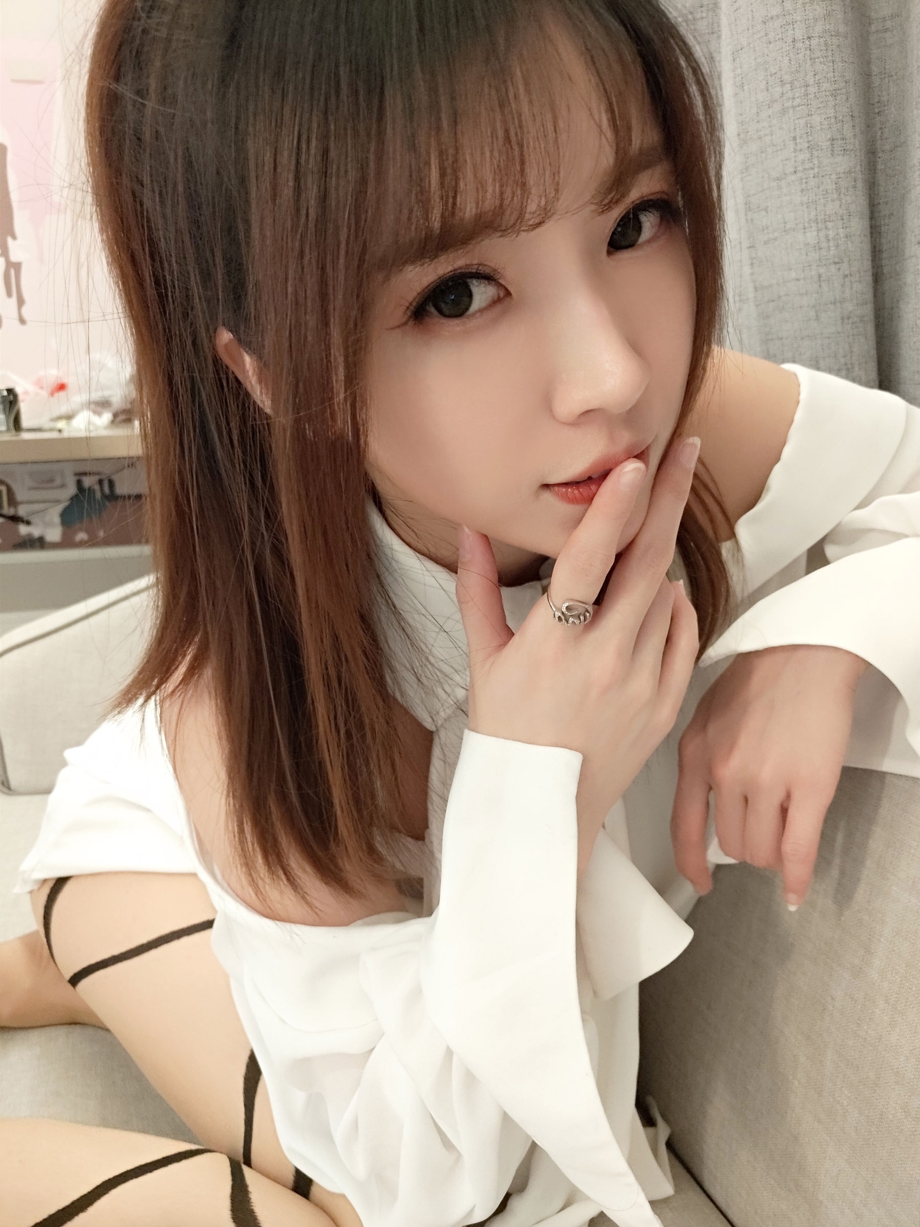 小女巫露娜–条纹提花白衬衣插图1