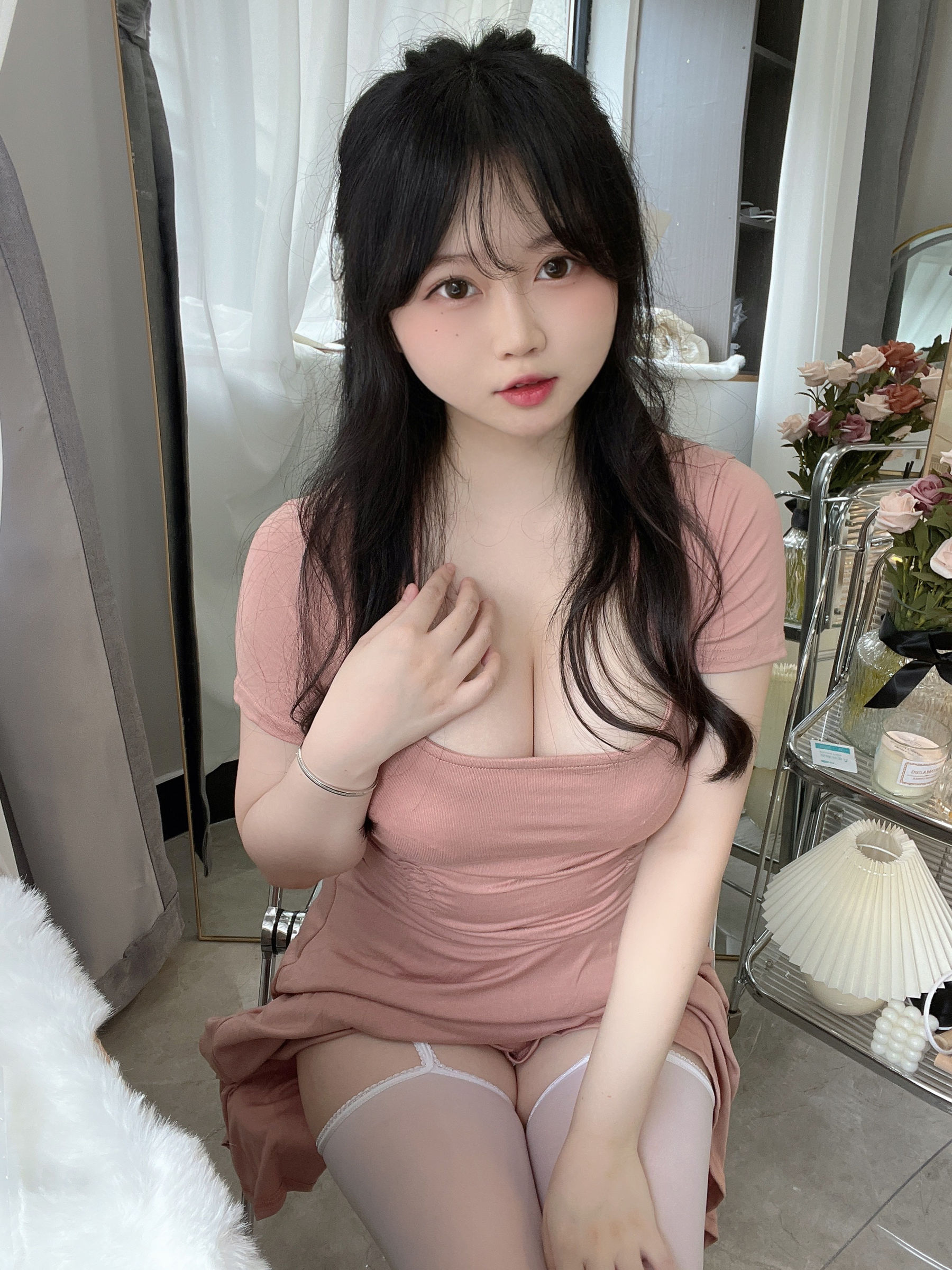 蜜桃少女是依酱呀 – 人妻插图