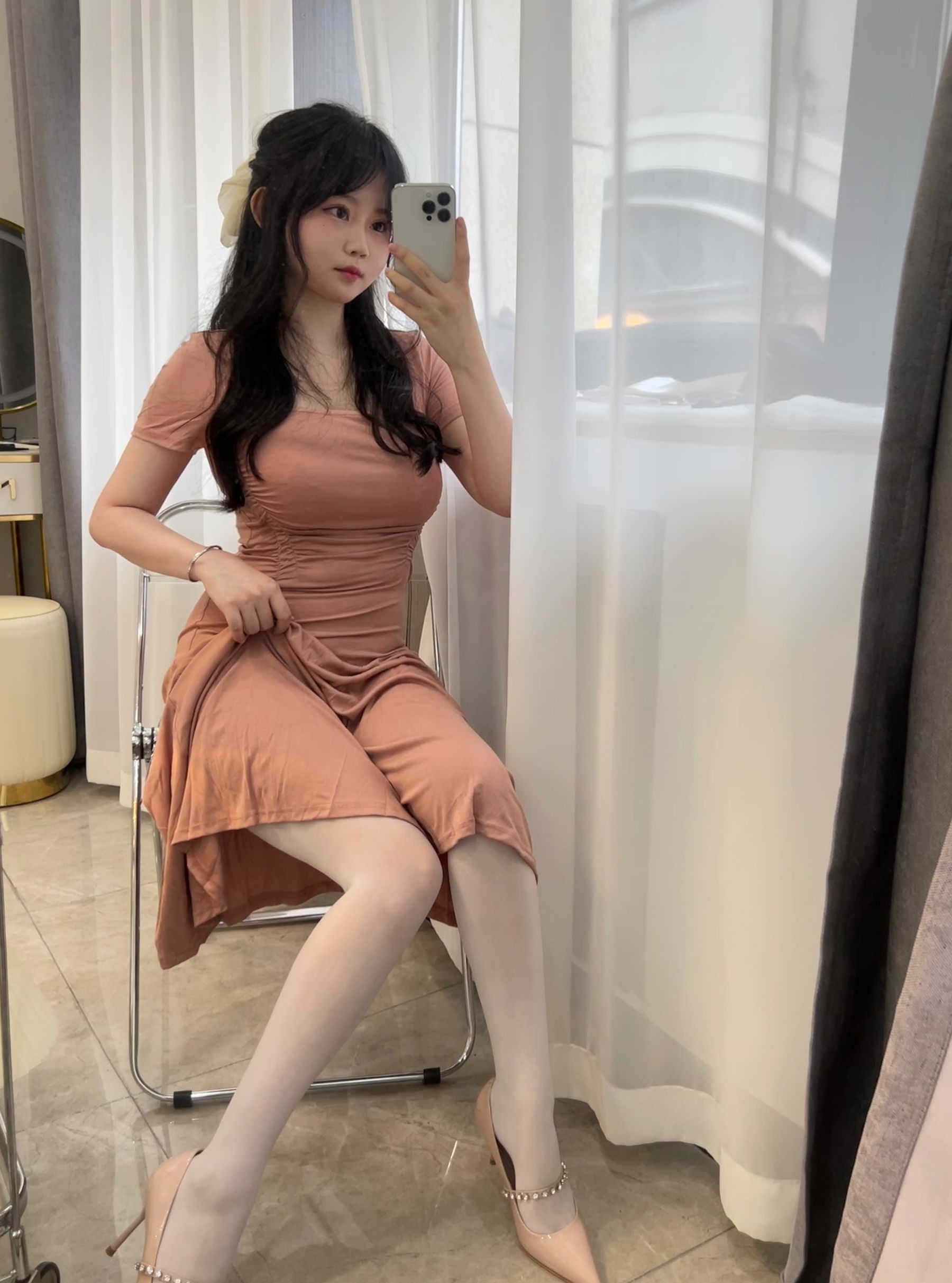 蜜桃少女是依酱呀 – 人妻插图2