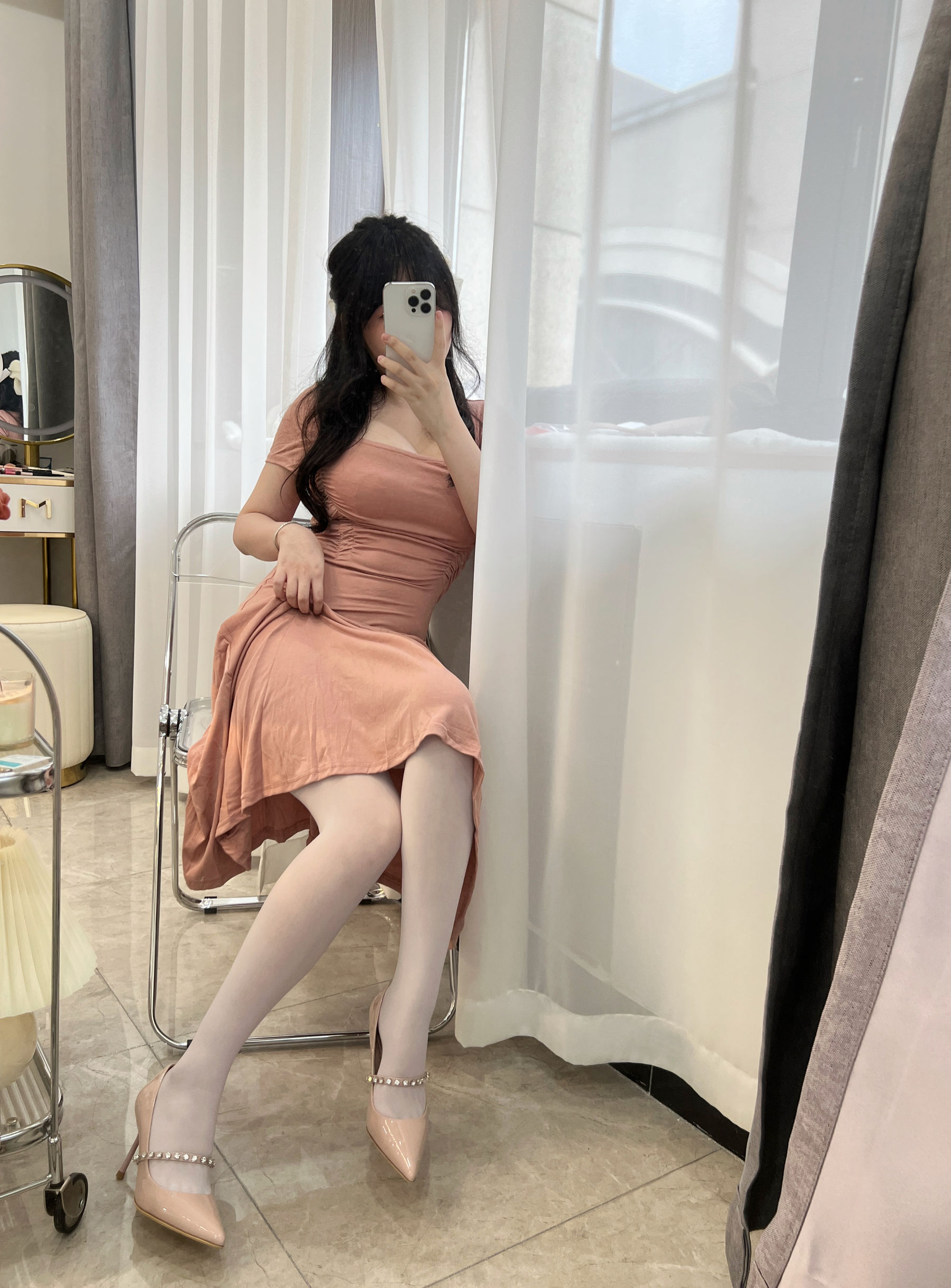蜜桃少女是依酱呀 – 人妻插图8